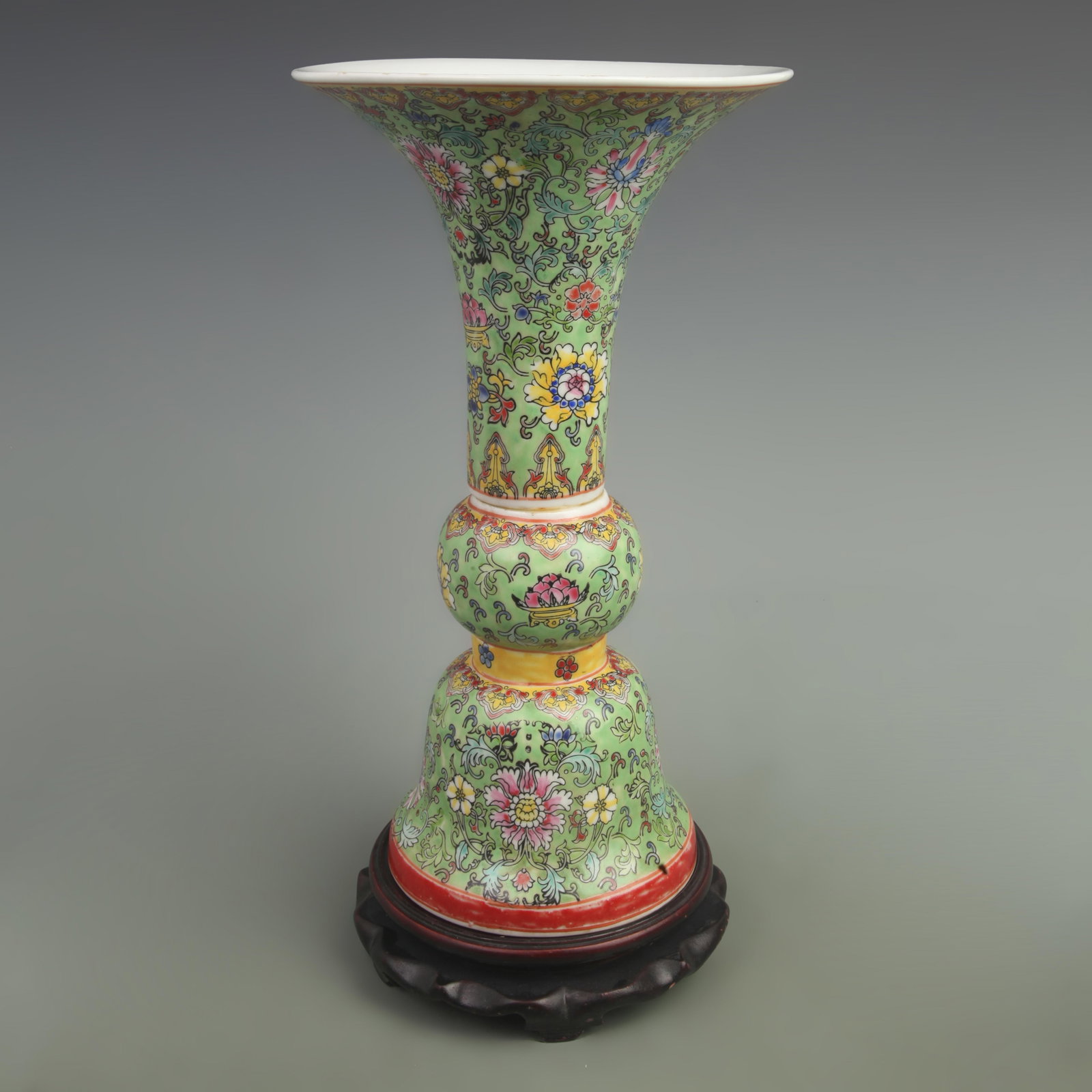 A GREEN GROUND ANIMAL PATTERN PORCELAIN VASE: Qing Dynasty Qian Long Period; High: 14.2 inch; Diameter: 8 inch; . Wooden base for display only