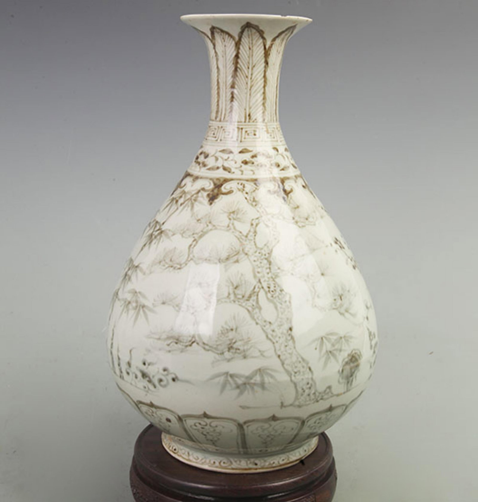 BLUE-AND-WHITE YUHUCHUN VASE