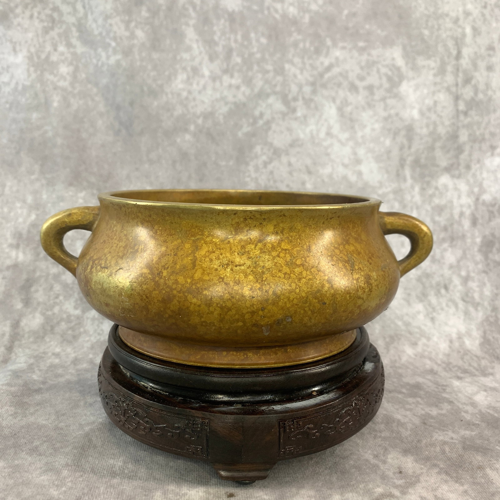 A LARGE BRASS LOOP-HANDLED CENSER: Ming Dynasty Style; Long: 9.1 inch; High: 3.1 inch; Diameter: 7.3 inch; . Wooden base for display only