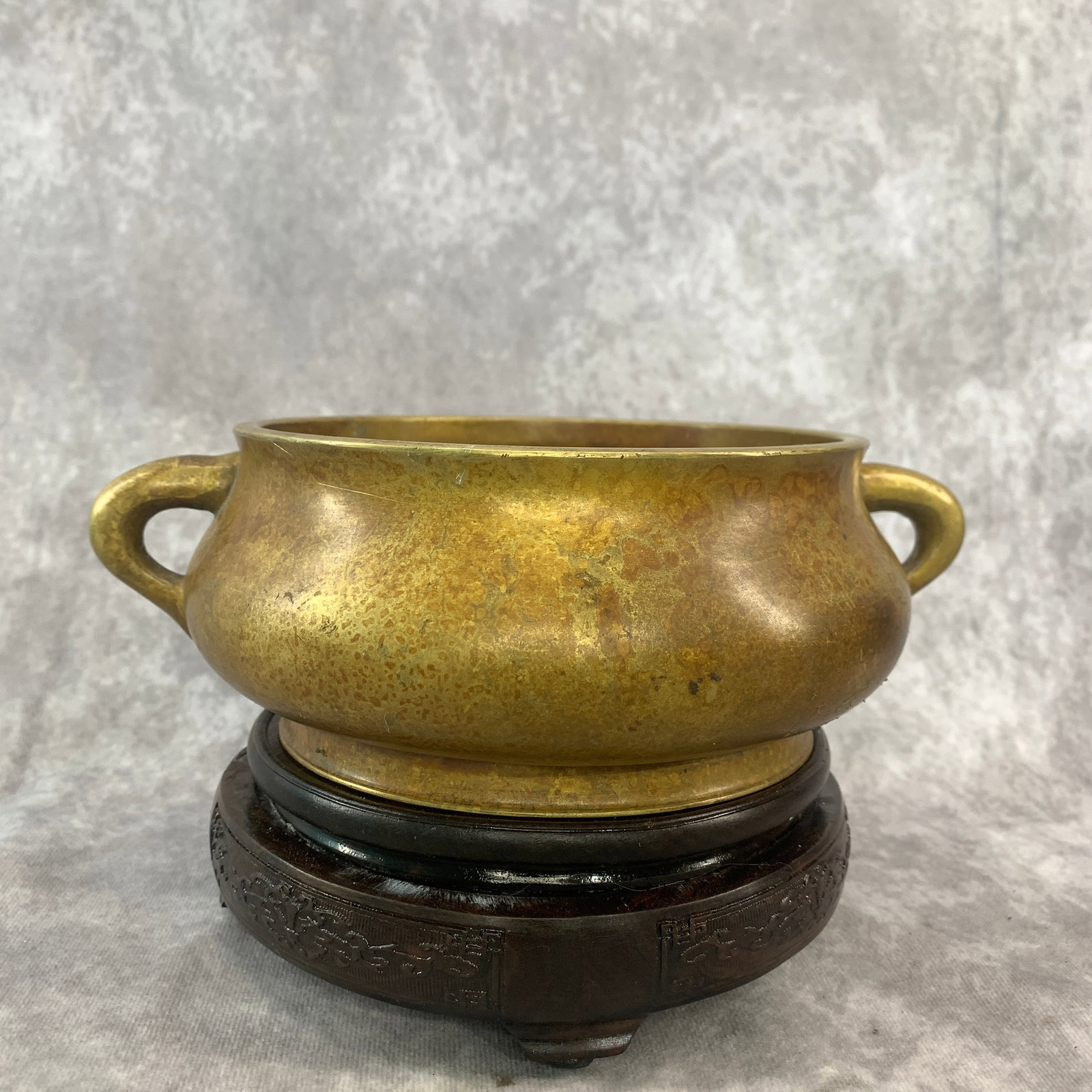 A LARGE BRASS LOOP-HANDLED CENSER - 3