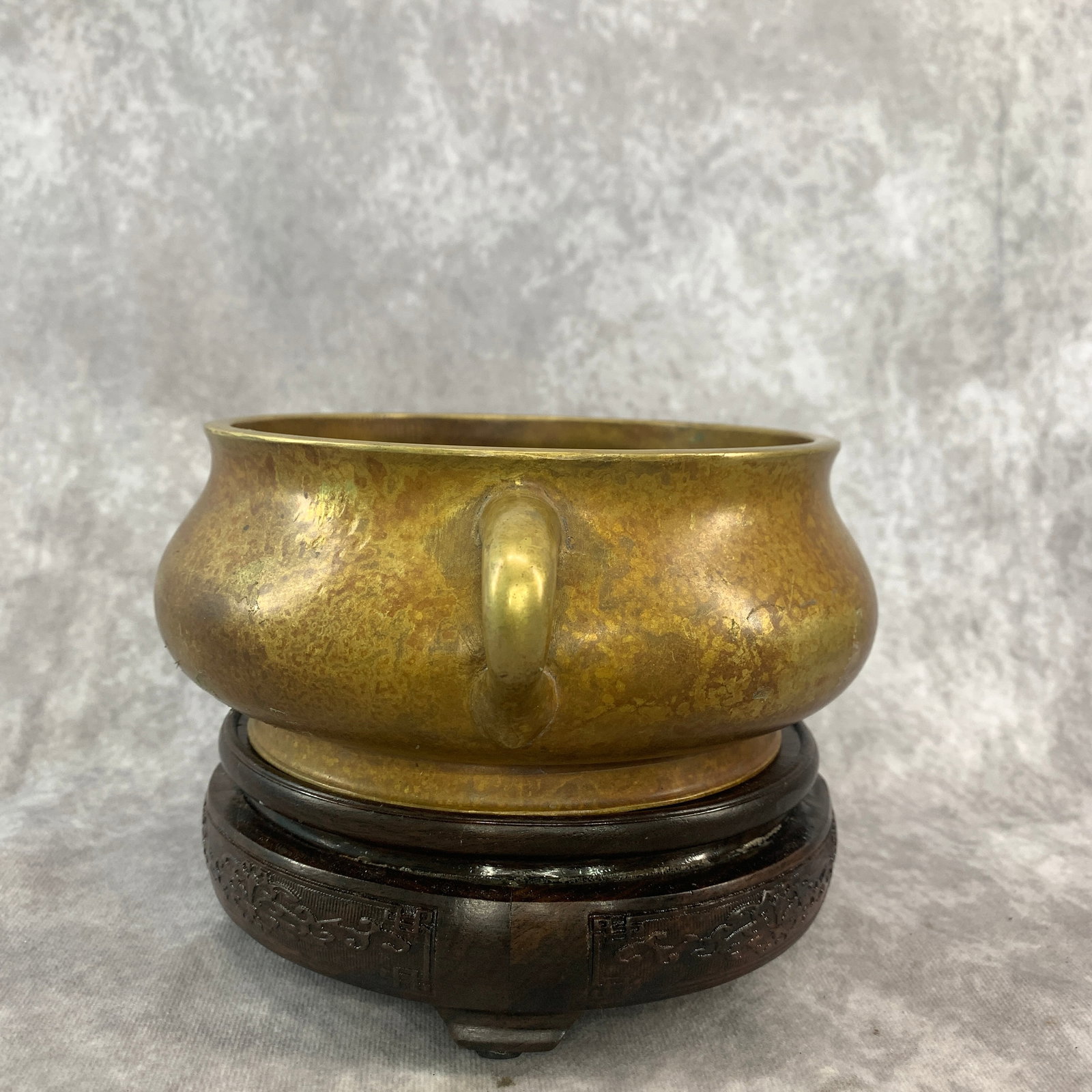 A LARGE BRASS LOOP-HANDLED CENSER - 4