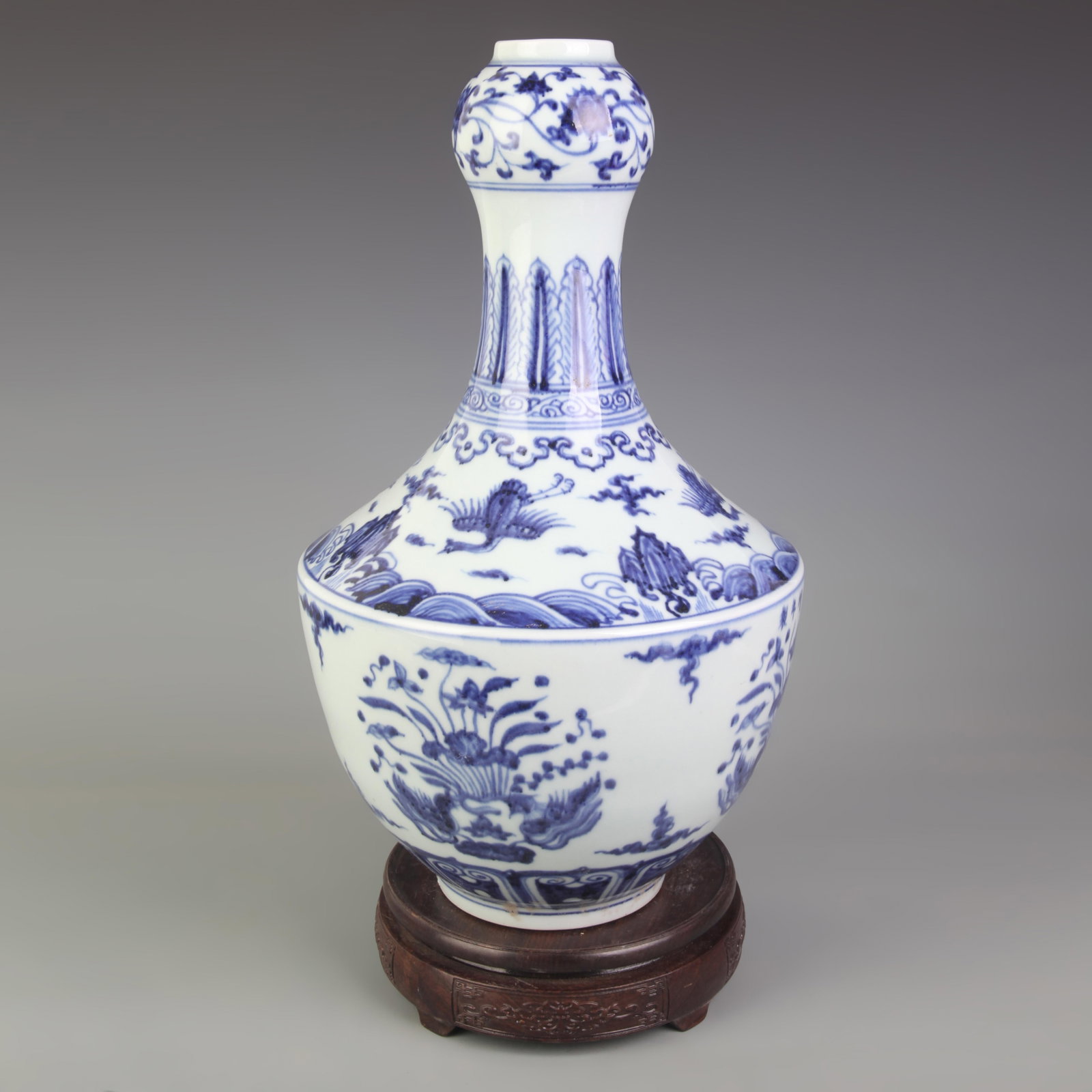 A FINE FLOWER AND BIRD PATTERN GARLIC HEAD PATTERN PORCELAIN BOTTLE