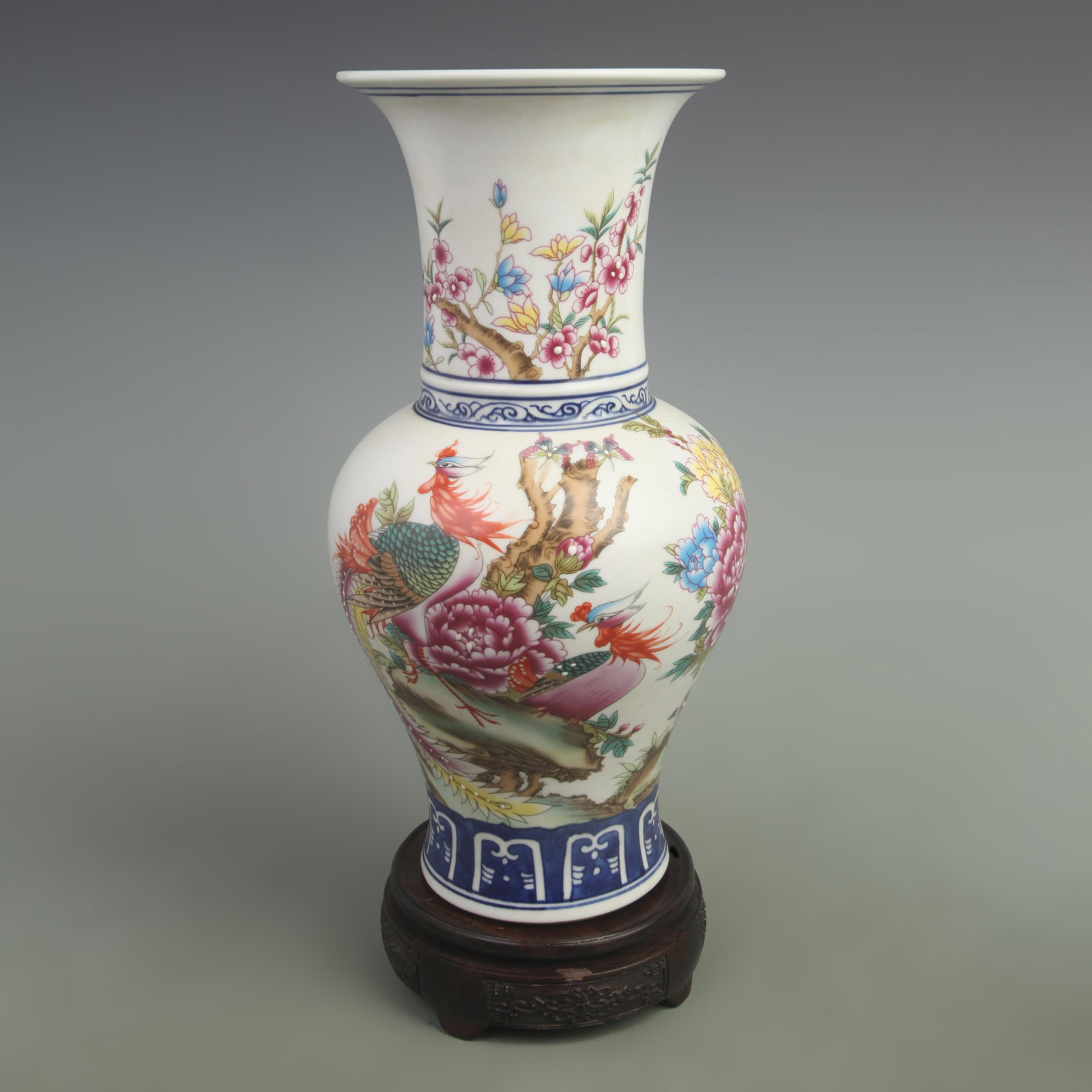 A FAMILLE ROSE FLOWER AND BIRD PATTERN PORCELAIN VASE: Qing Dynasty Yong Zheng Period; High: 13..5 inch; Width: 7.5 inch; . Wooden base for display only