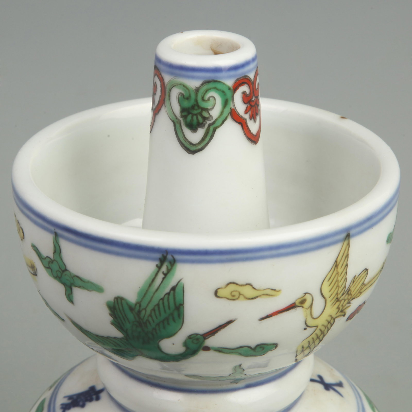 FAMILLE VERTE CRANE PATTERN PORCELAIN CANDLESTICKS - 2