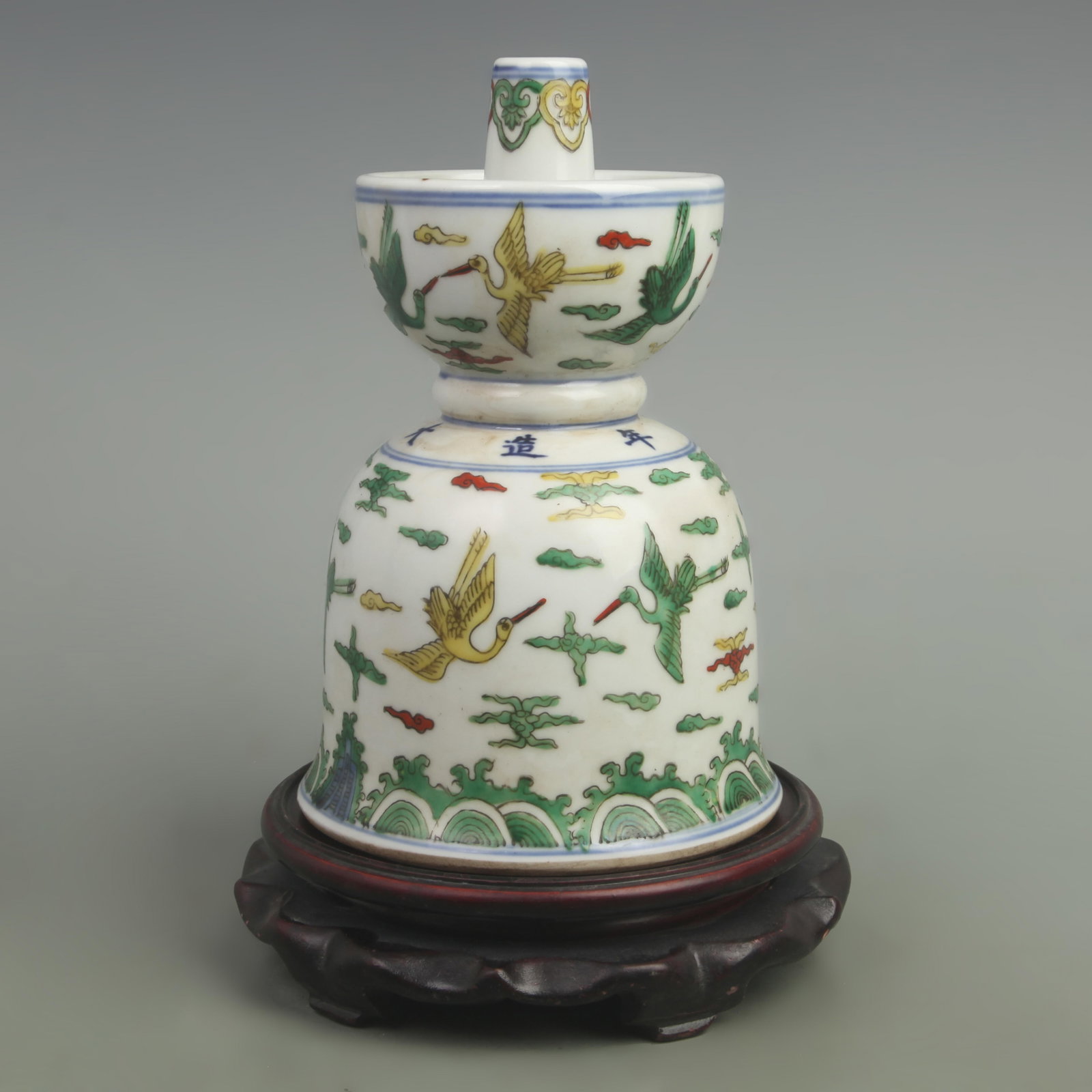 FAMILLE VERTE CRANE PATTERN PORCELAIN CANDLESTICKS - 4