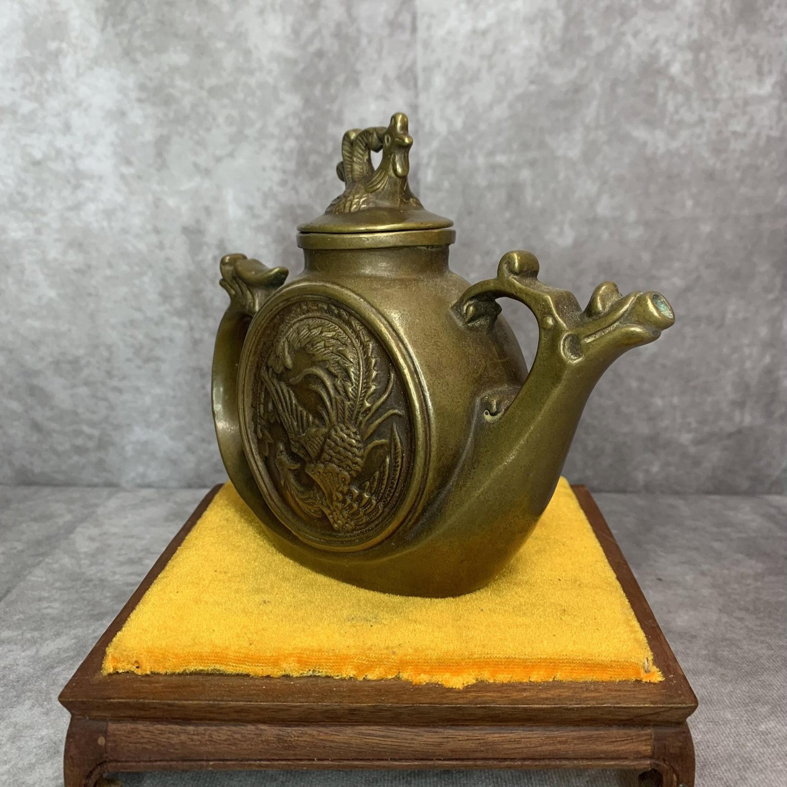 A FINE BRONZE WATER EWER WITH DRAGON PATTERN - 5
