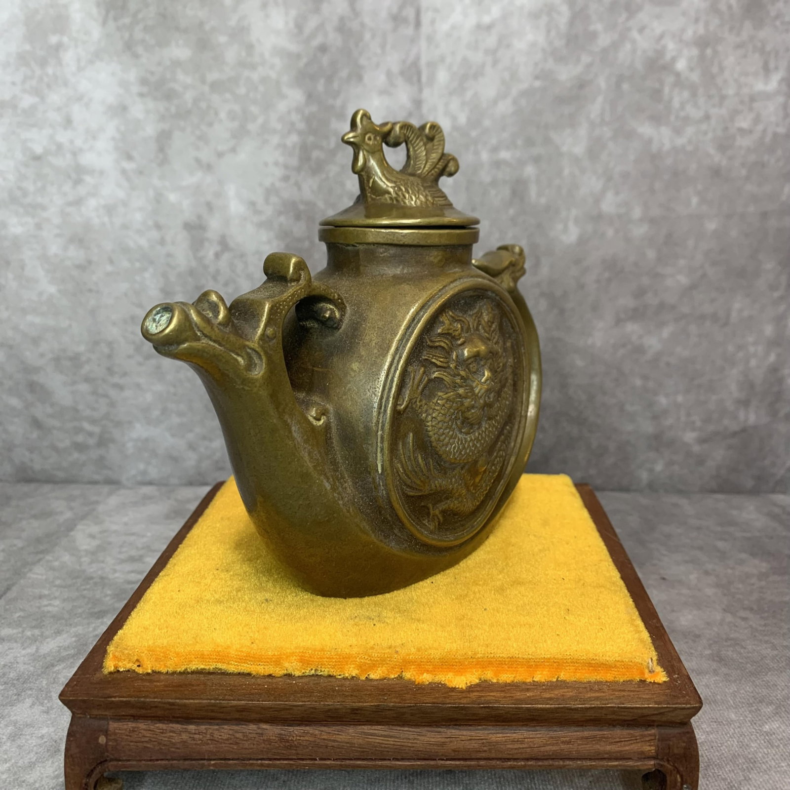 A FINE BRONZE WATER EWER WITH DRAGON PATTERN - 6