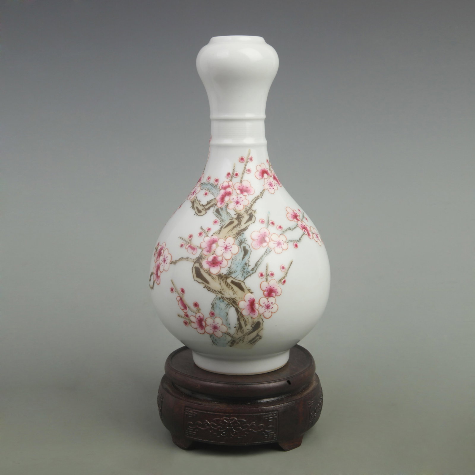RARE FAMILLE ROSE PLUM FLOWER GARLIC HEAD STYLE VASE