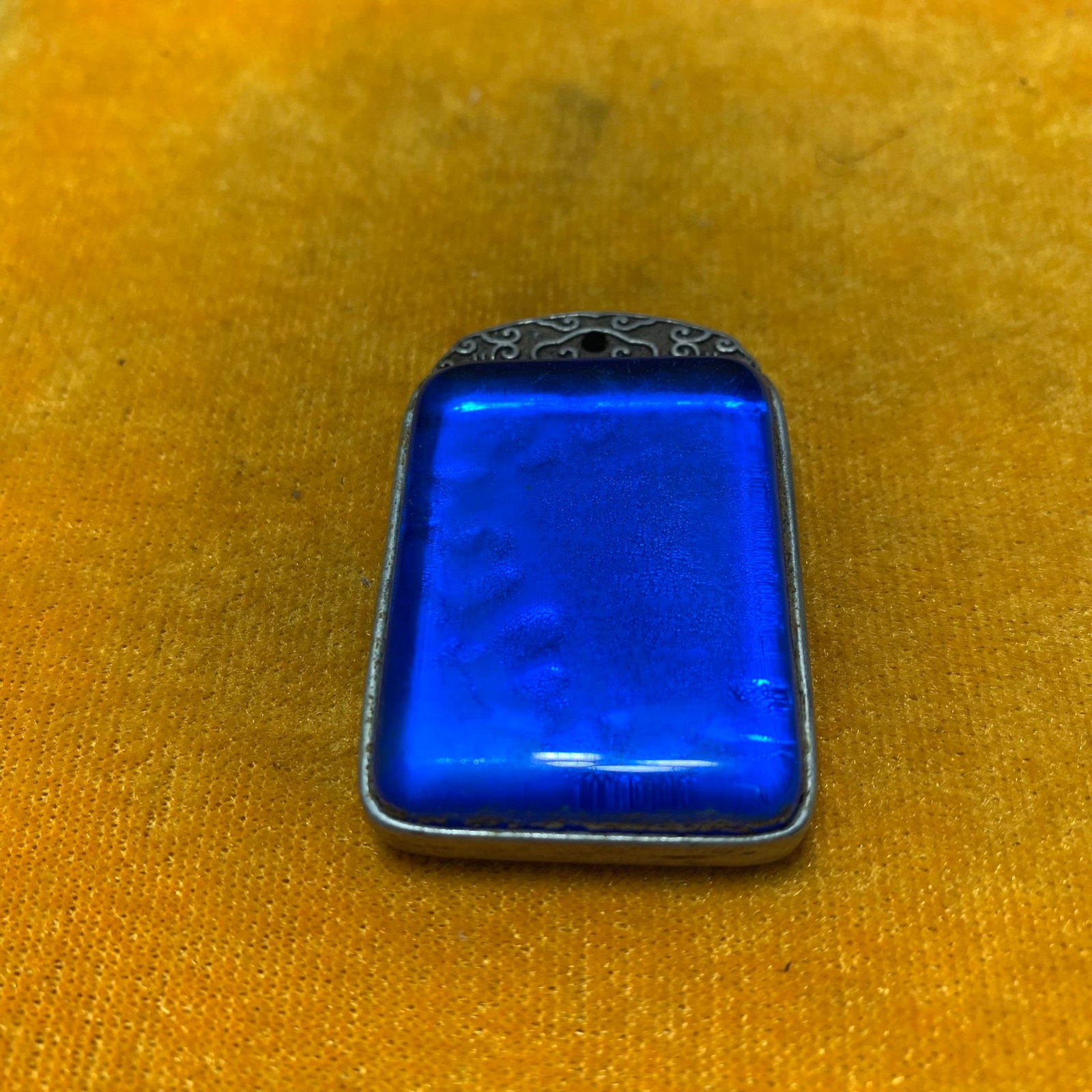 A SILVER-INLAID GLASS PENDANT WITH INSCRIPTION, QING DYNASTY