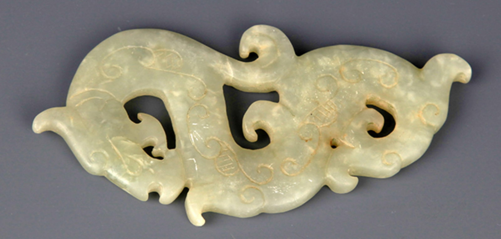 A FINE DRAGON SHAPE JADE - 2