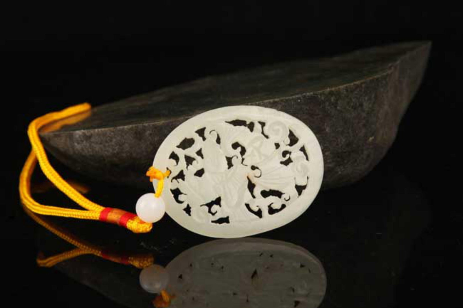 A FINE HE TIAN CHARACTER PATTERN JADE PLAQUE - 2