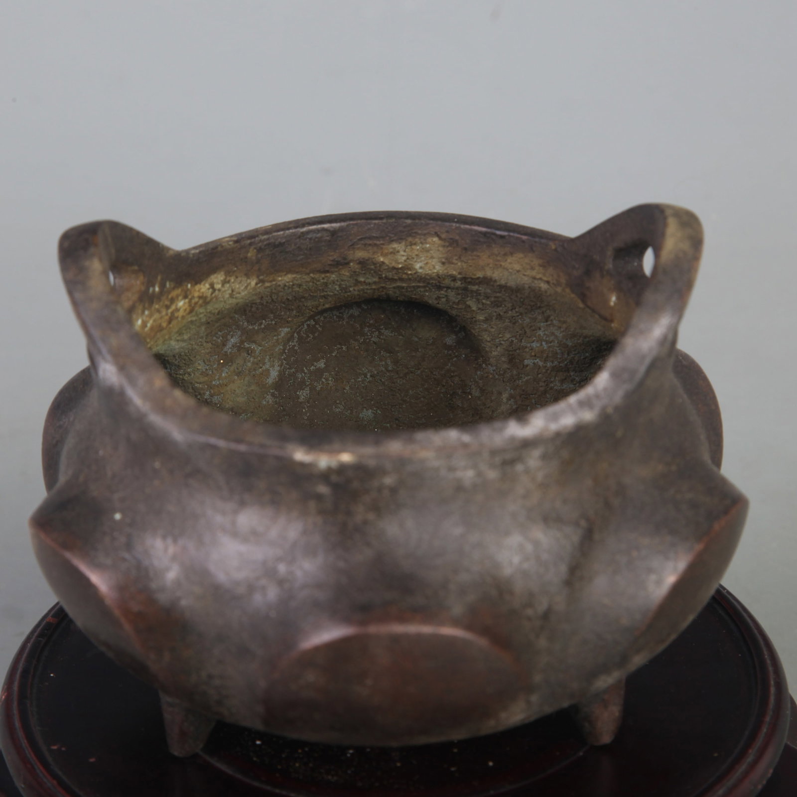 BRIDGE-EARED TRIPOD INCENSE BURNER - 2