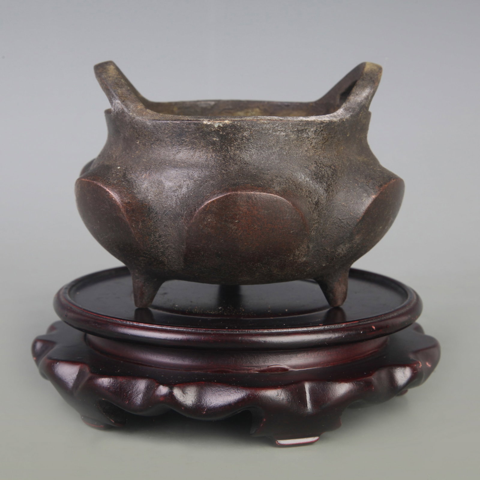 BRIDGE-EARED TRIPOD INCENSE BURNER - 3