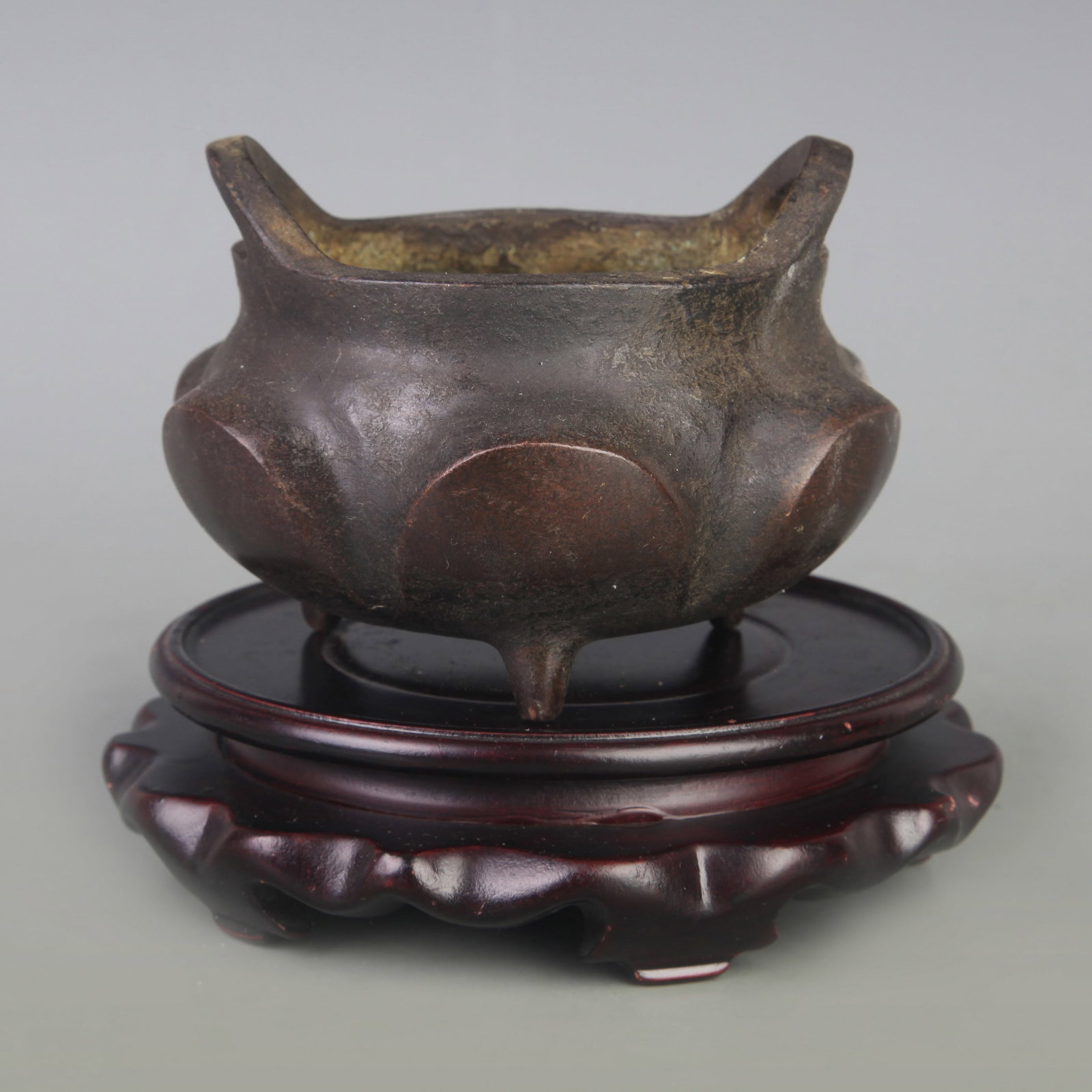 BRIDGE-EARED TRIPOD INCENSE BURNER - 4