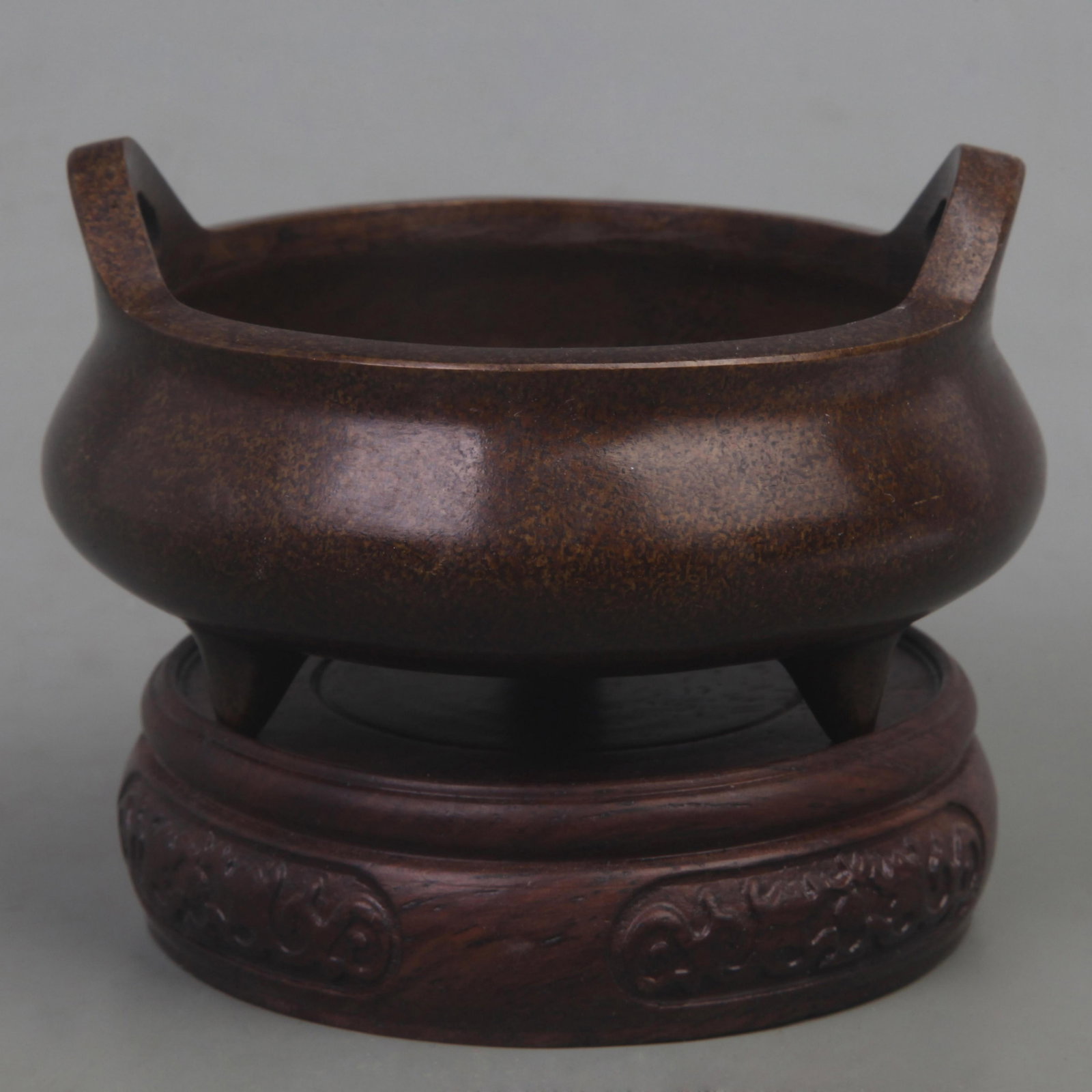 A FINE XUAN DE STYLE THREE FOOT BRONZE CENSER: Ming Dynasty Style; Diameter: 4.1 inch; High: 2.2 inch; . Wooden base for display only