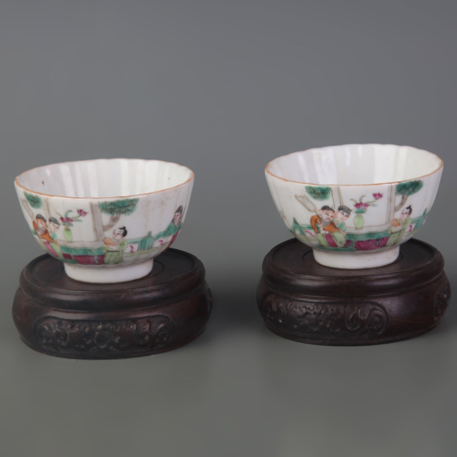 A PAIR OF FAMILLE ROSE FIGURAL PATTERN SMALL PORCELAIN CUPS: Qing Dynasty Tong Zhi Style; Diameter: 2.6 inch; High: 1.5 inch. Wooden base for display only