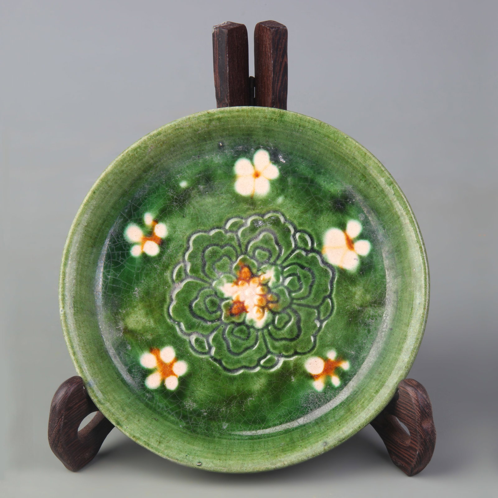 SANCAI-GLAZED MOULDED POTTERY DISH