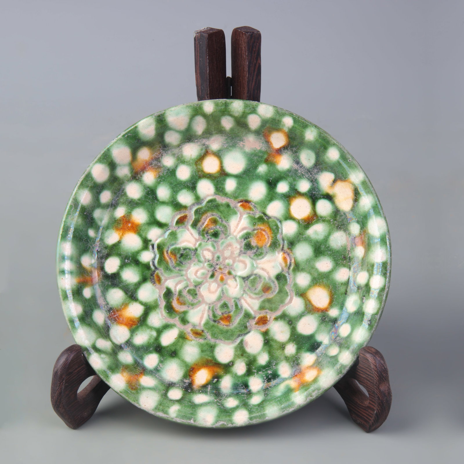 SANCAI-GLAZED MOULDED POTTERY DISH
