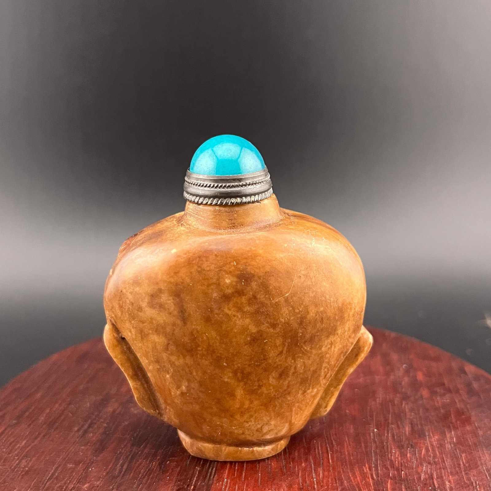 A FINE SHOUSHAN STONE SNUFF BOTTLE