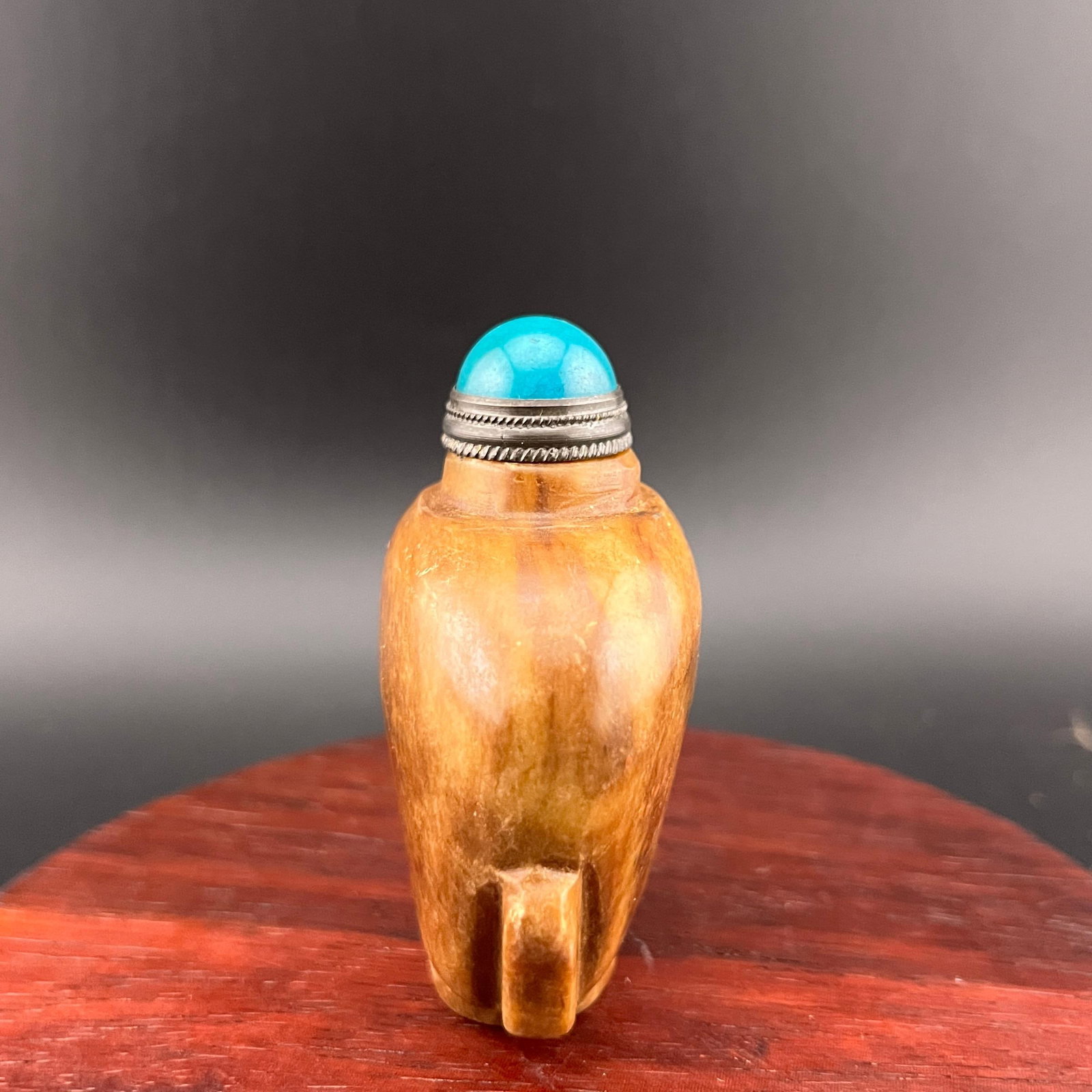 A FINE SHOUSHAN STONE SNUFF BOTTLE - 4