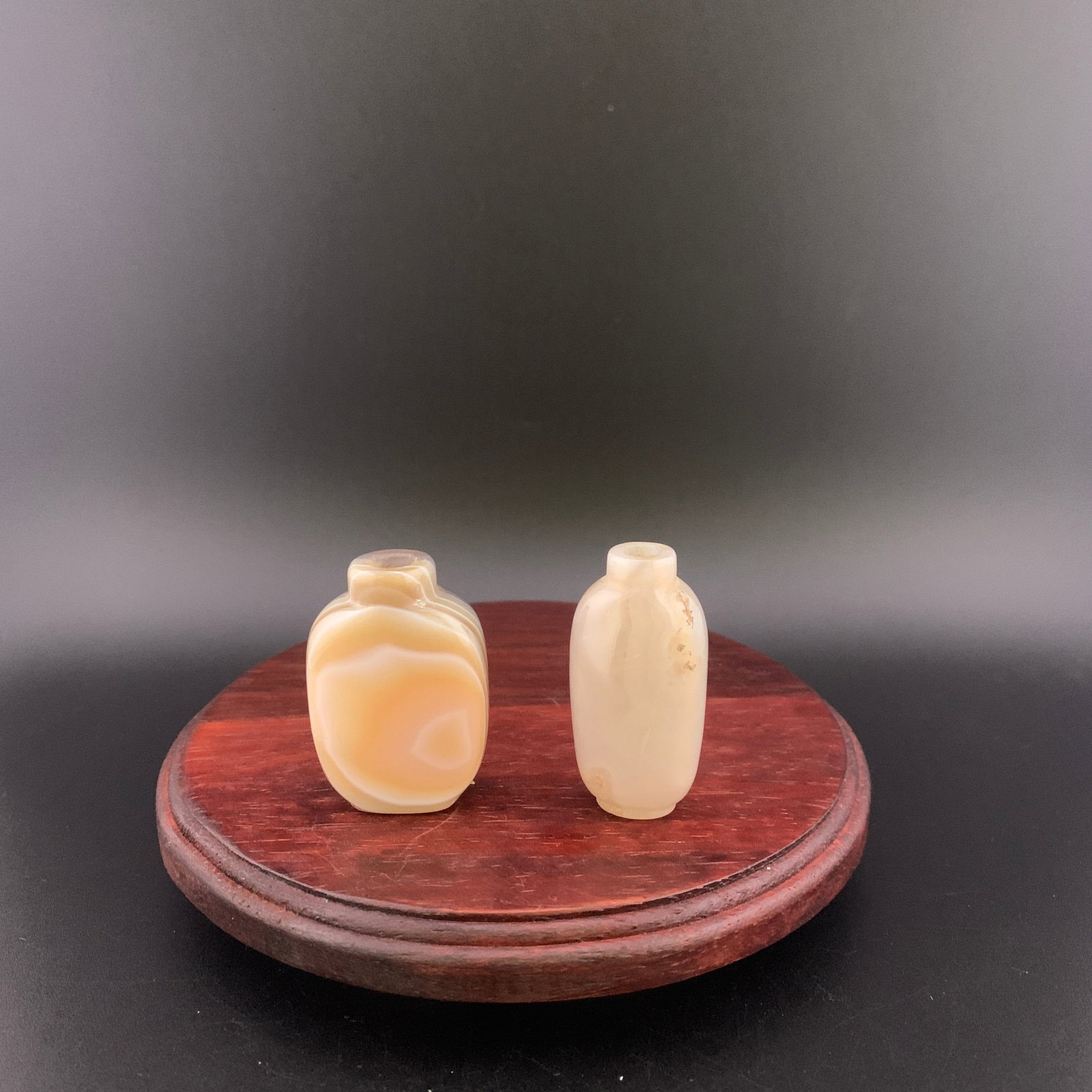 PAIR OF CARVED AGATE SNUFF BOTTLES
