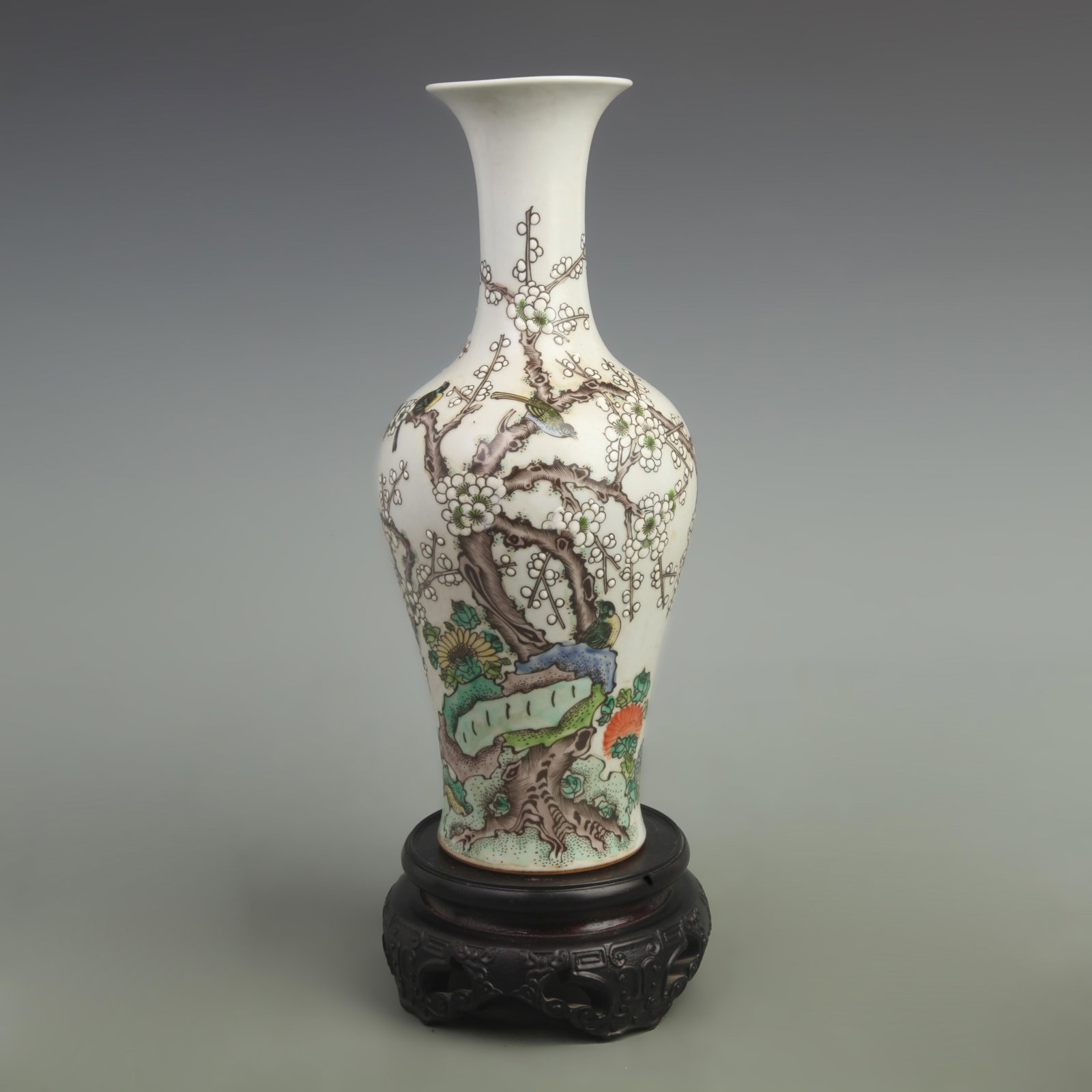 FAMILLE ROSE LUCKY MAGPIE FIGURE PORCELAIN BOTTLE: Qing Dynasty Kang Xi Period; High: 12.5 inch; Width: 5.2 inch; . Wooden base for display only