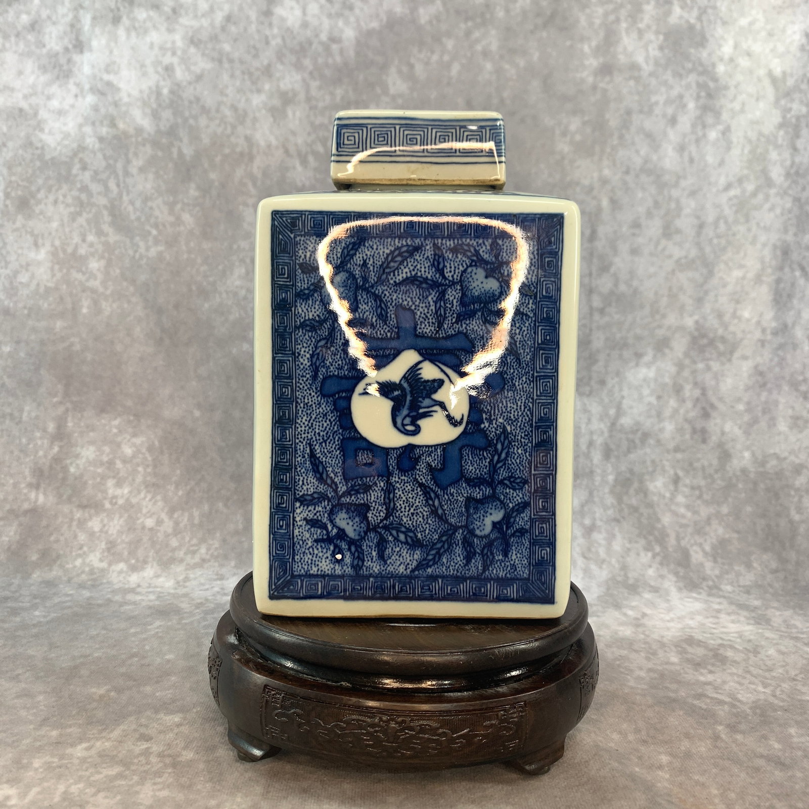 BLUE AND WHITE RECTANGULAR TEA CADDY