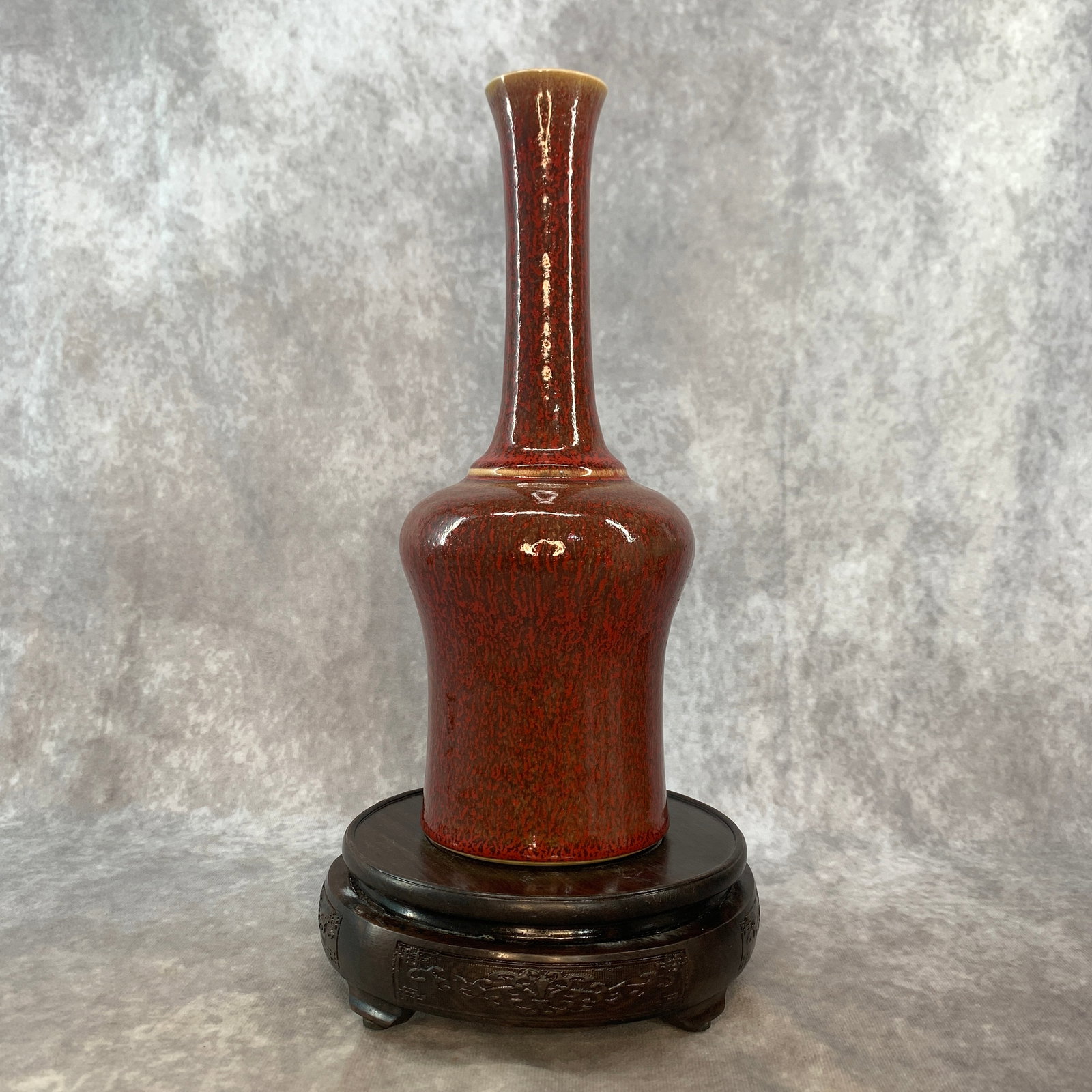 MALLET-FORM MOTTLED RED GLAZE VASE