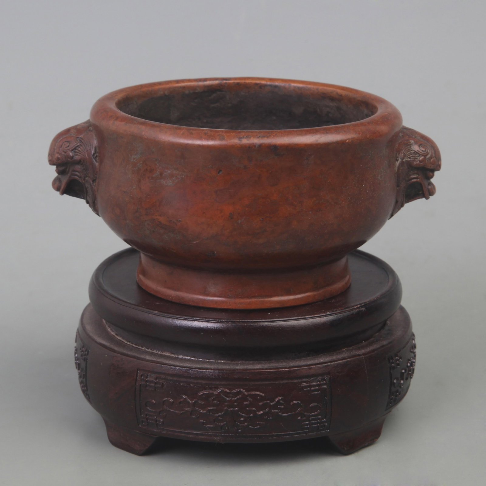 A FINE LION HANDLE BRONZE CENSER (1 of 6)