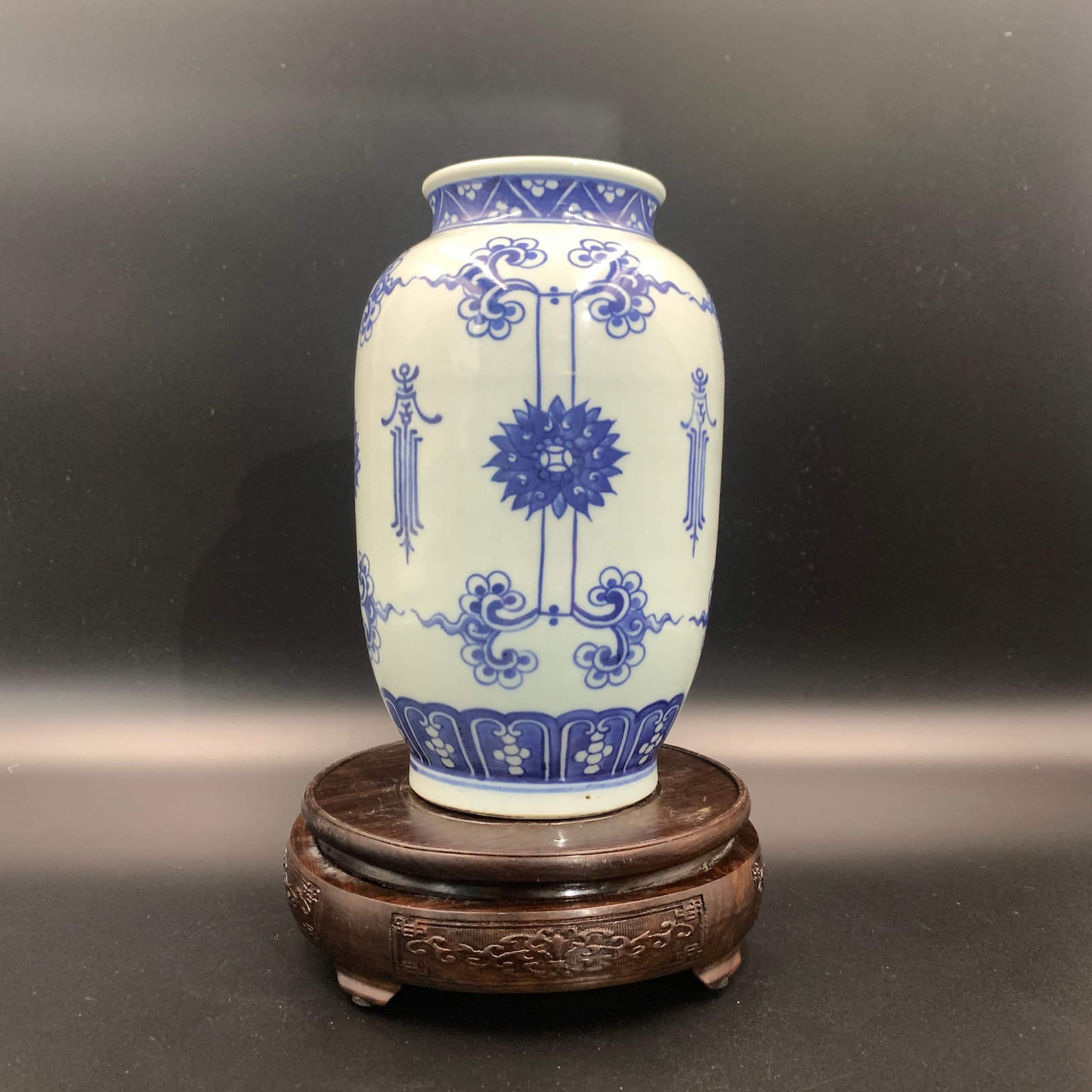 BLUE AND WHITE "LOTUS AND RUYI" LANTERN VASE