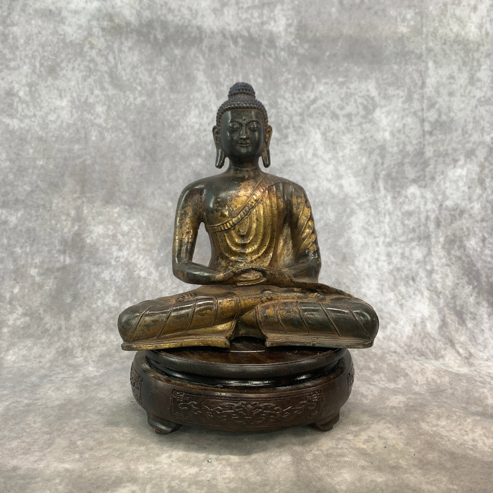 GILT-BRONZE STATUE OF SEATED SHAKYAMUNI BUDDHA