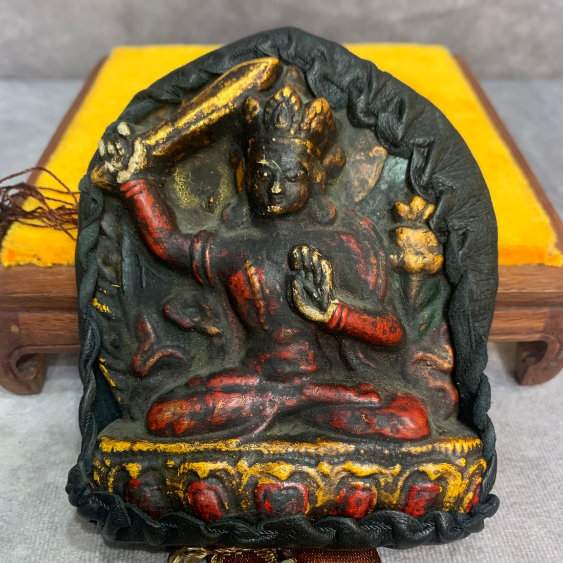 A FINE TIBETAN BUDDHISM BUDDHA CARVING: 20th Century; High: 4.3 inch; Width: 3.8 inch; . Wooden base for display only