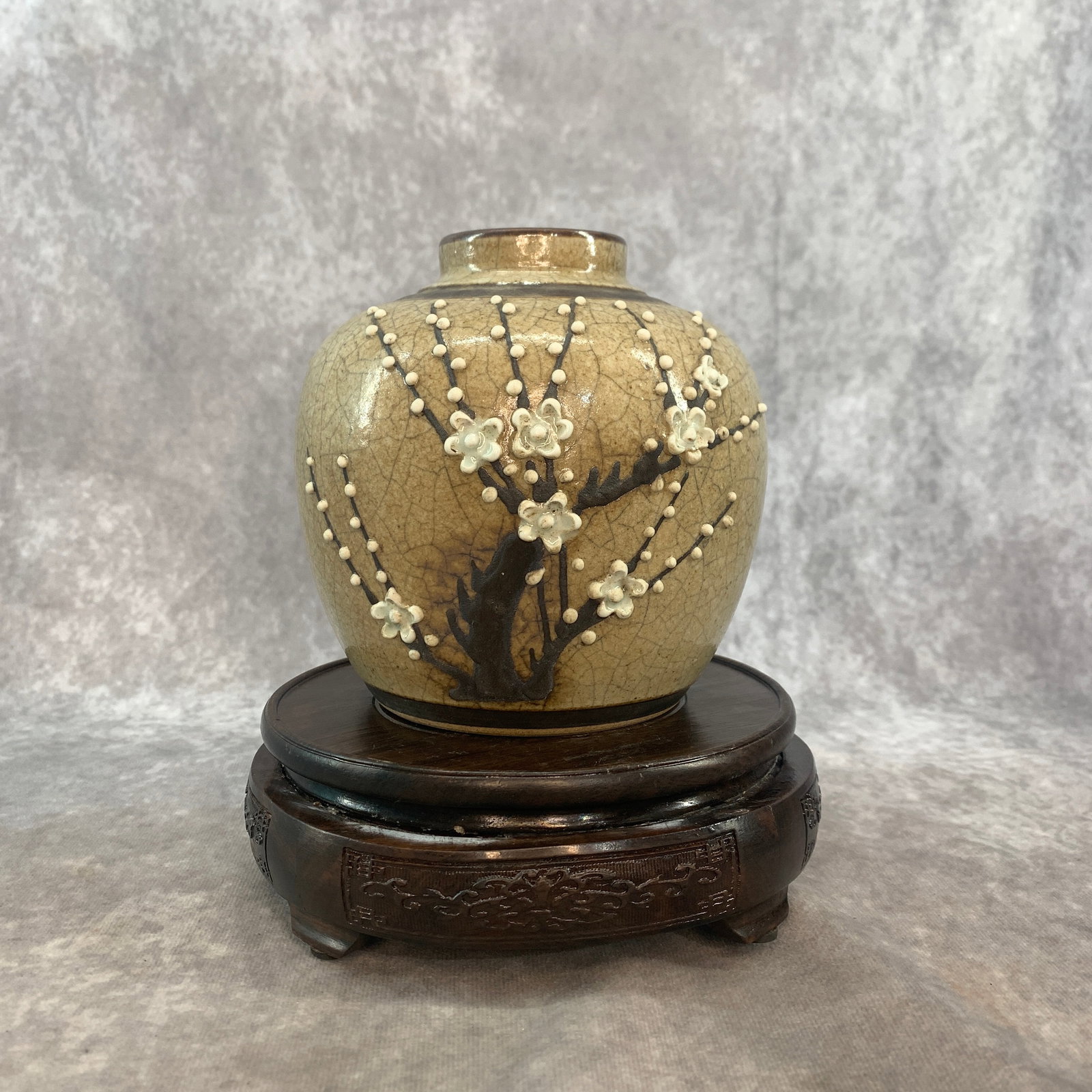 CRACKLE-GLAZE PLUM BLOSSOM PORCELAIN JAR