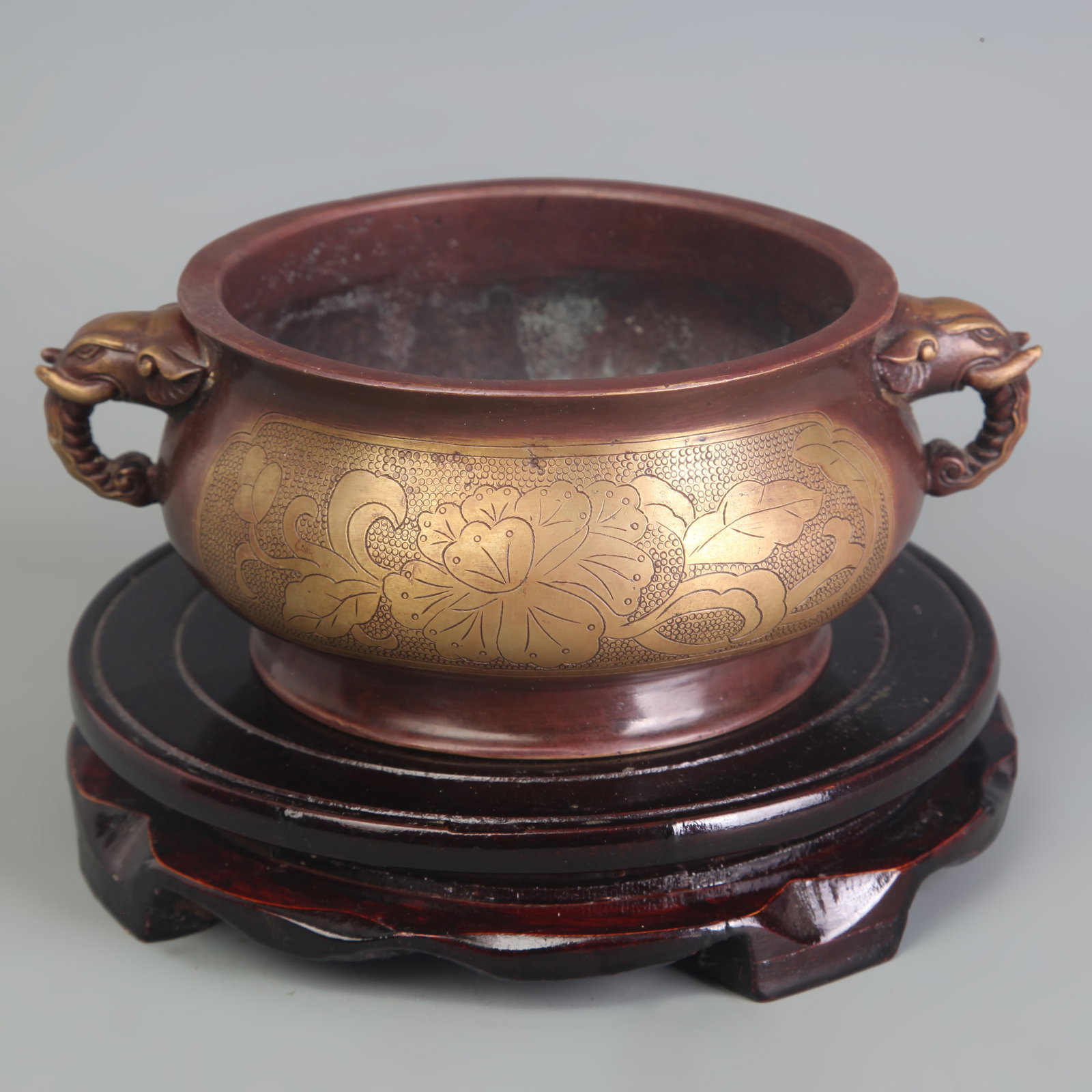 A BRONZE CENSER WITH ELEPHANT-HEAD HANDLES