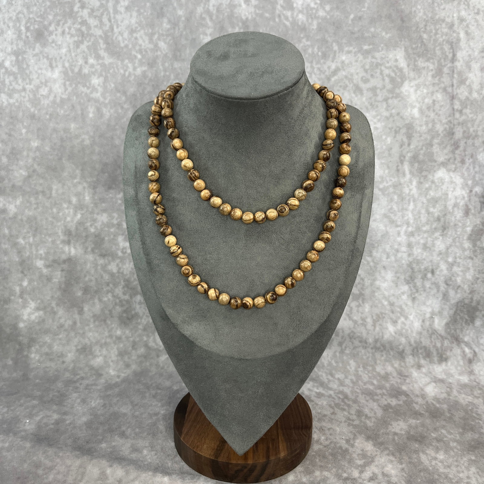 A FINE AGARWOOD MADE NECKLACE: Modern; Long: 18.1 inch; Diameter: 0.31 inch; . Wooden base for display only