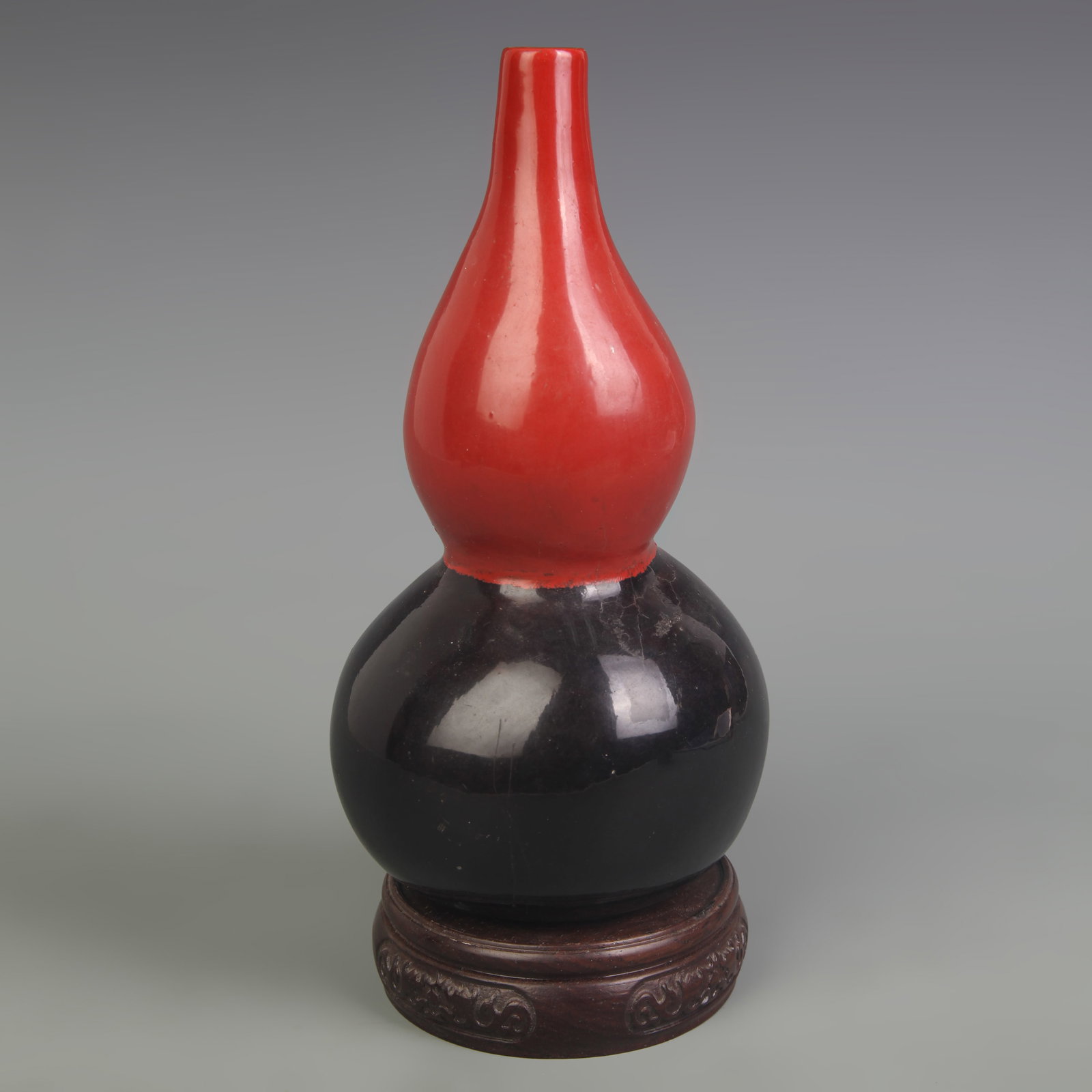 TWO-TONE BLACK AND RED COLOR GOURD VASE