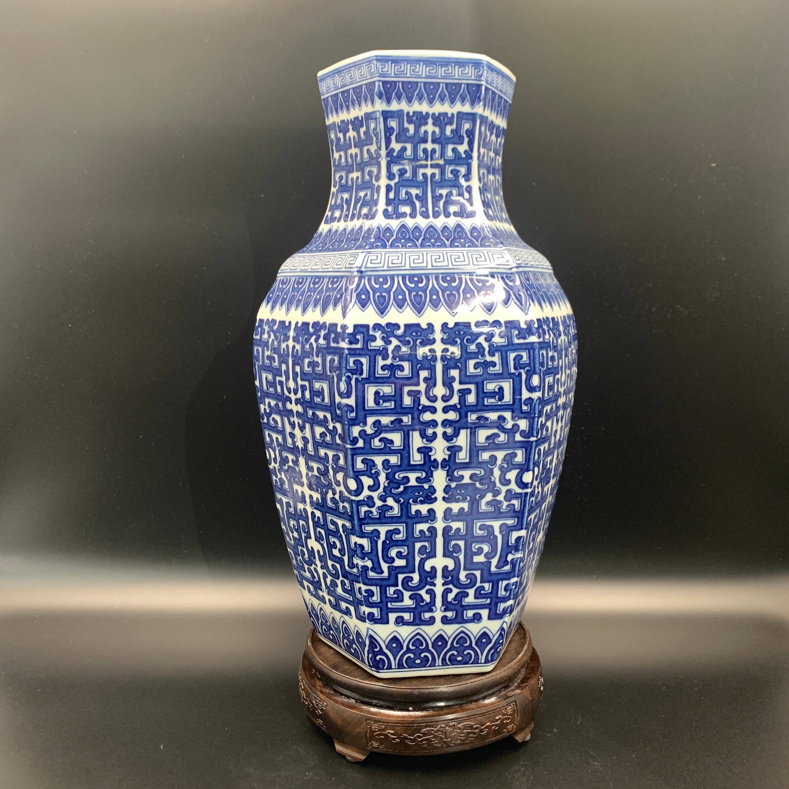 HEXAGONAL BLUE AND WHITE ARCHAISTIC VASE - 3