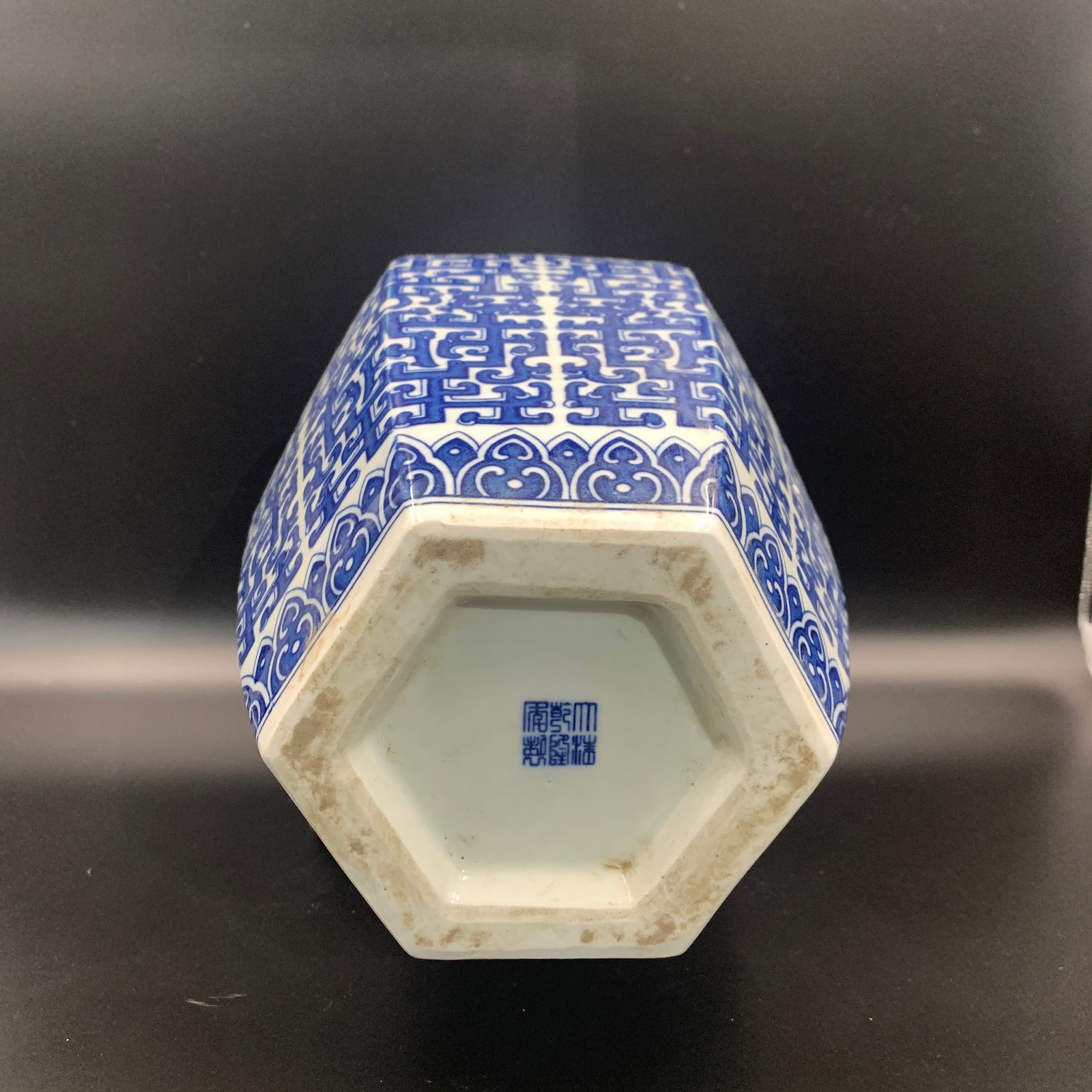 HEXAGONAL BLUE AND WHITE ARCHAISTIC VASE - 5