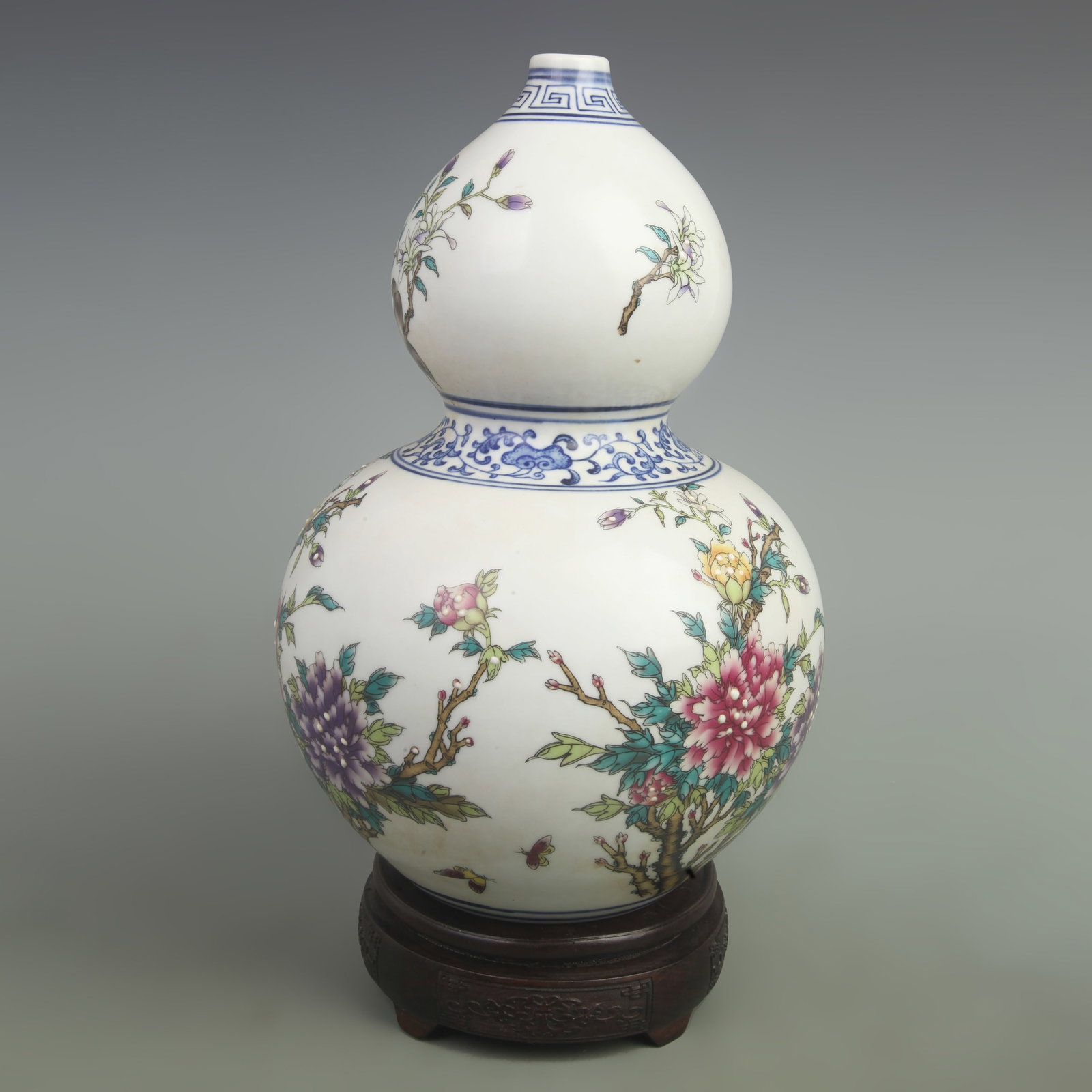 FAMILLE ROSE BLUE AND WHITE FLOWER PATTERN CALABASH BOTTLE: Qing Dynasty Yong Zheng Period; High: 12.5 inch; Width: 8.5 inch; . Wooden base for display only