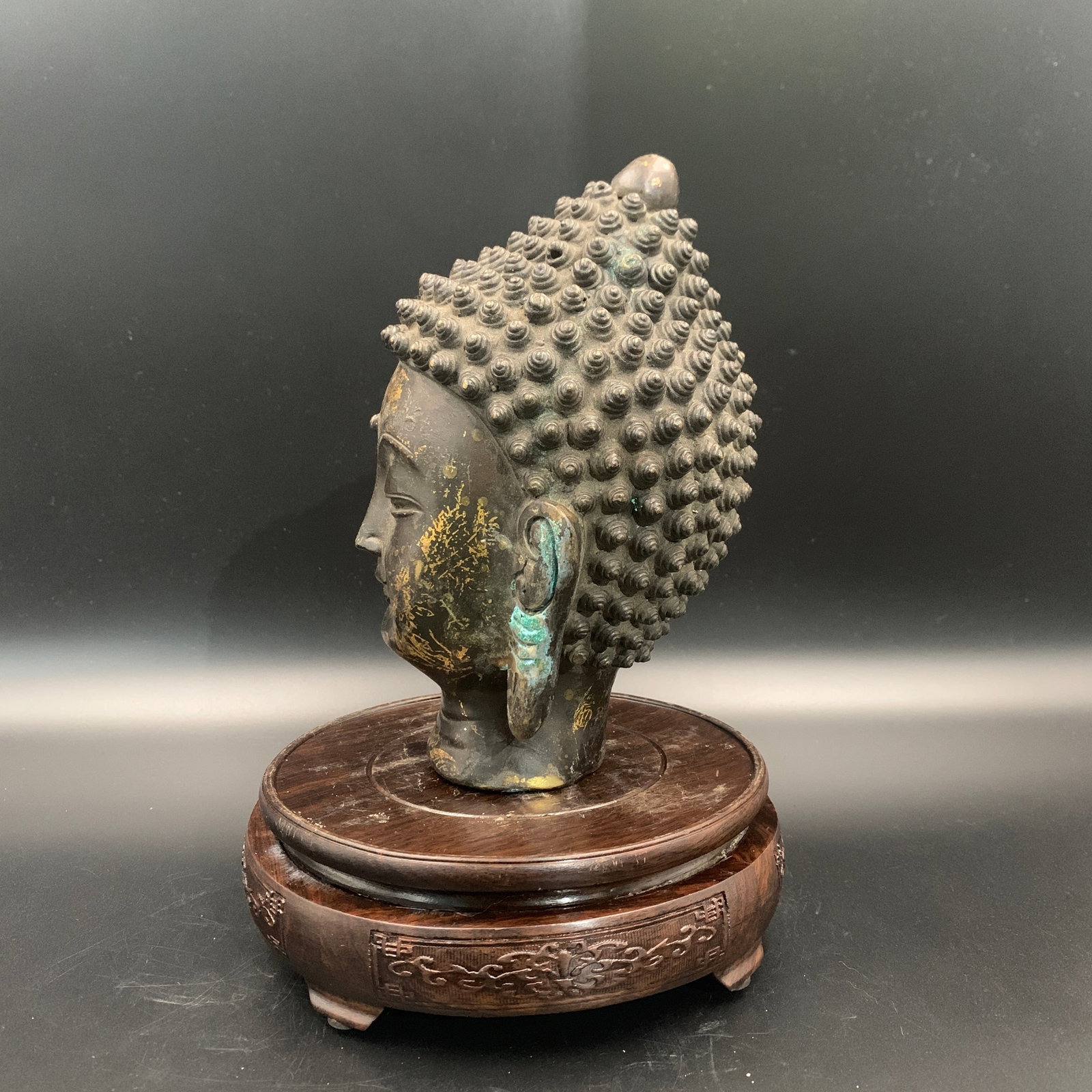 A FINE BRONZE BUDDHA HEAD - 2