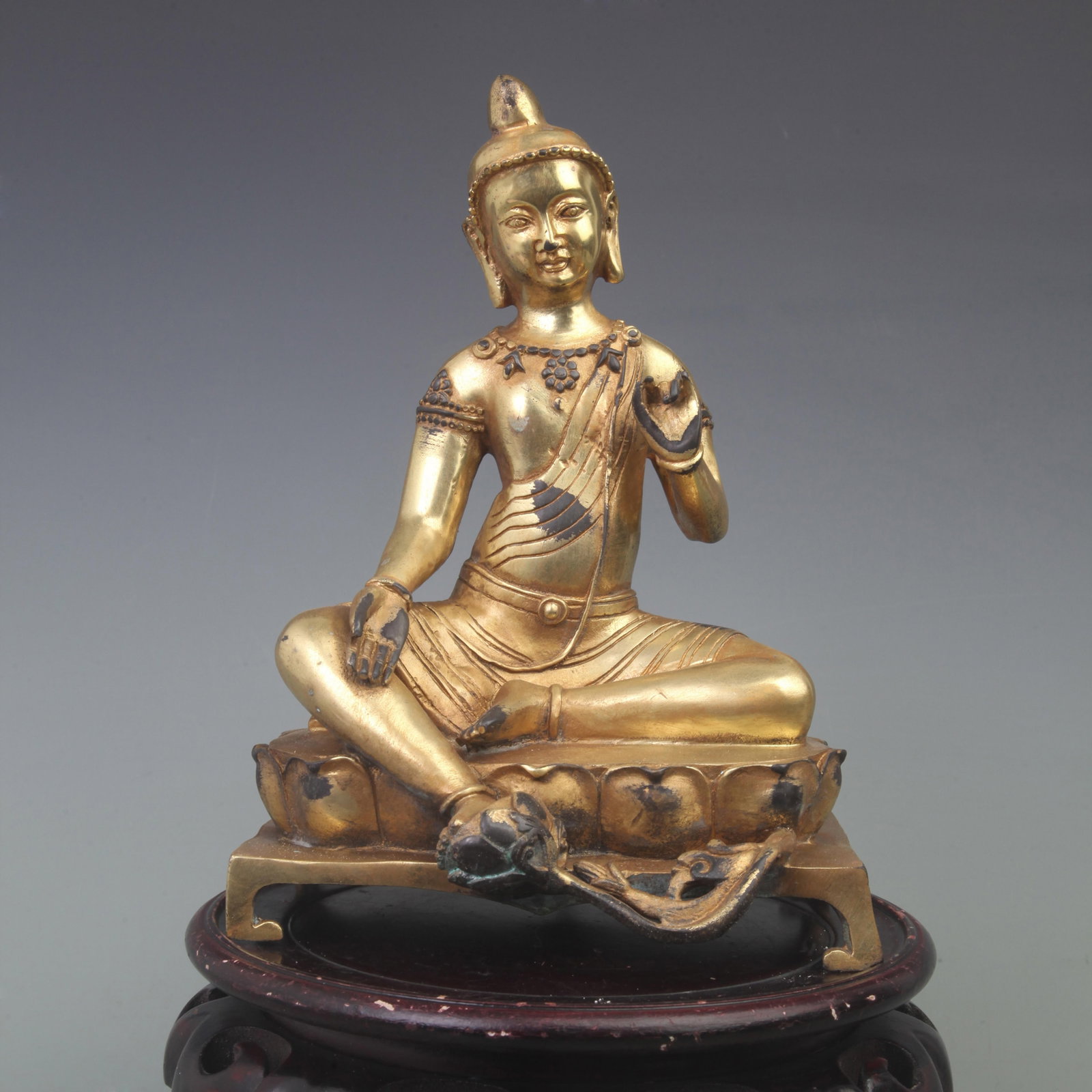 A FINE BRONZE MADE GUAN YIN BUDDHA STATUE: Ming Dynasty Style; Diameter: 7.3 inch High: 10 inch . Wooden base for display only