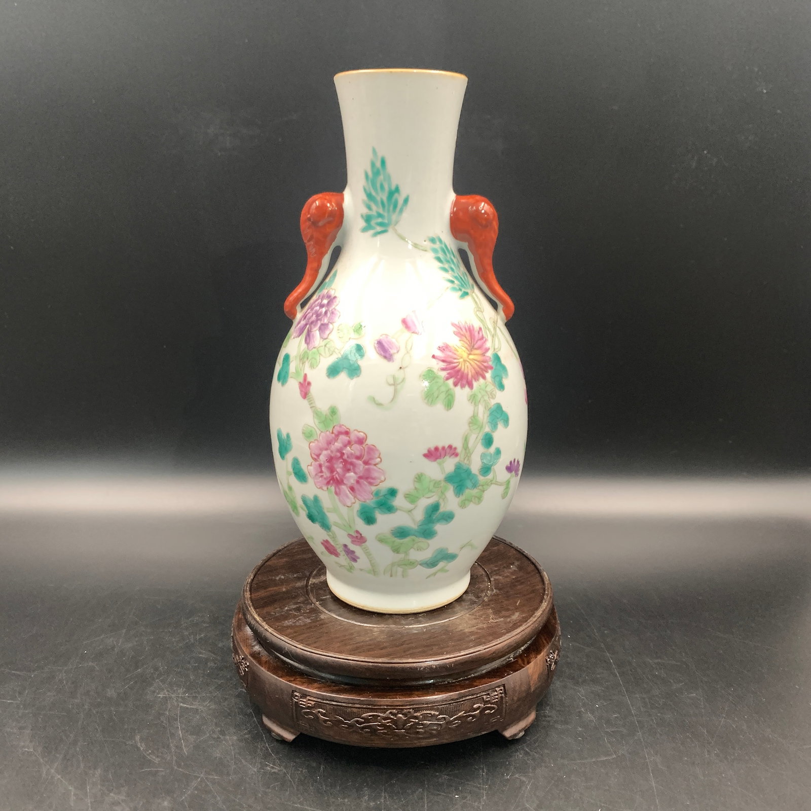 FAMILLE ROSE FLOWER VASE WITH MOCK HANDLES
