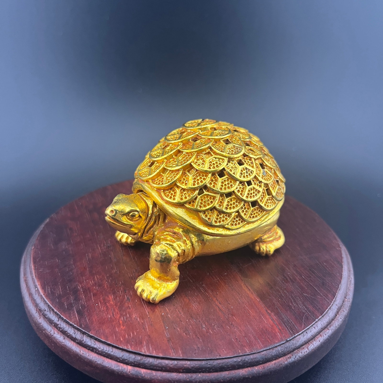 SMALL GILT TORTOISE-FORM INCENSE BOX