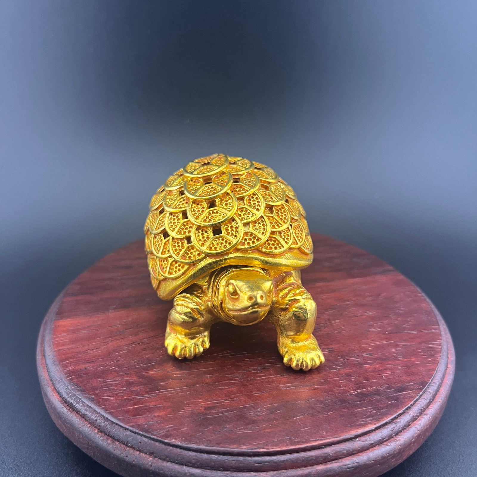 SMALL GILT TORTOISE-FORM INCENSE BOX - 2