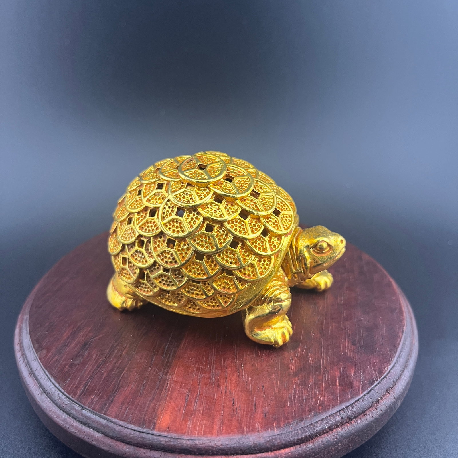 SMALL GILT TORTOISE-FORM INCENSE BOX - 3