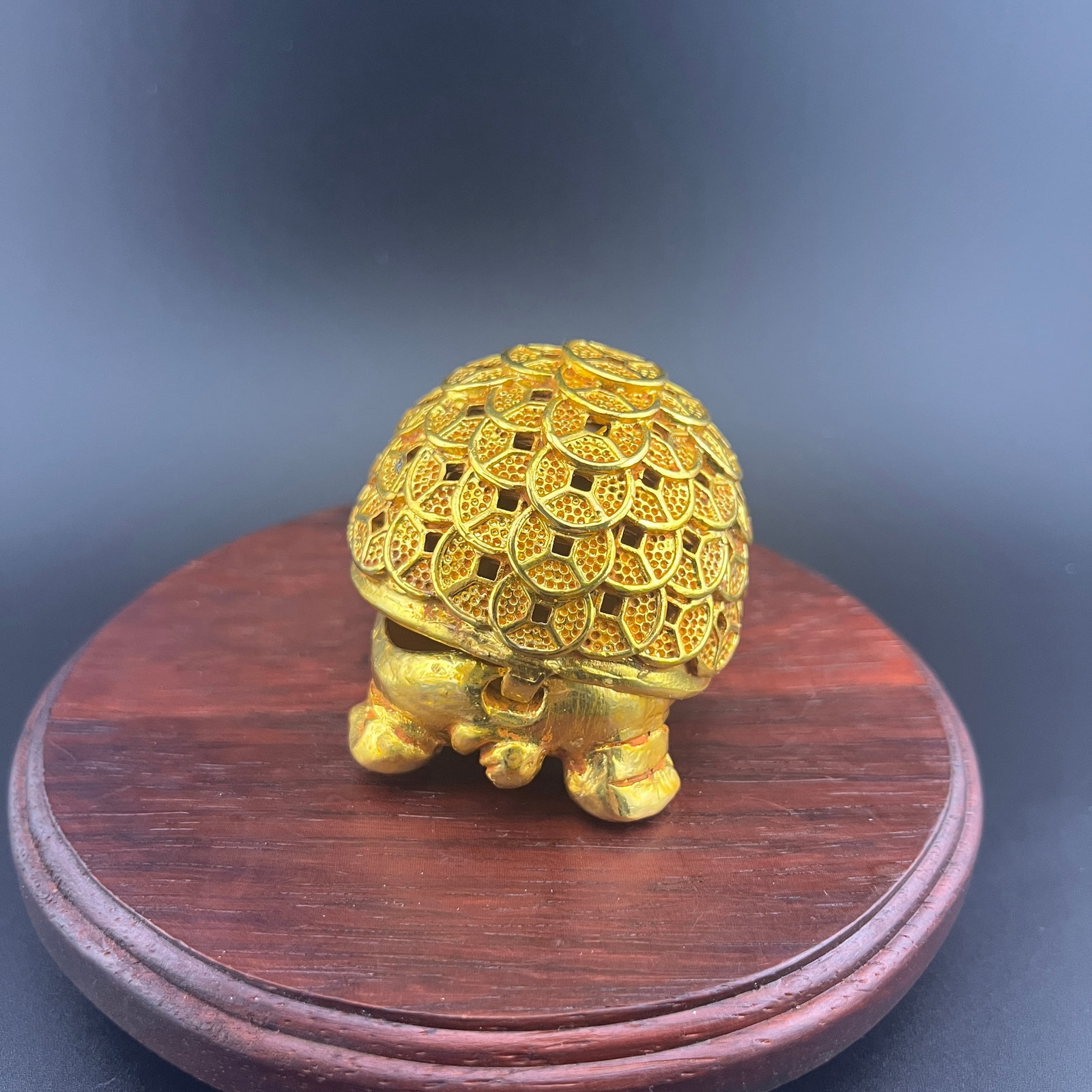 SMALL GILT TORTOISE-FORM INCENSE BOX - 4