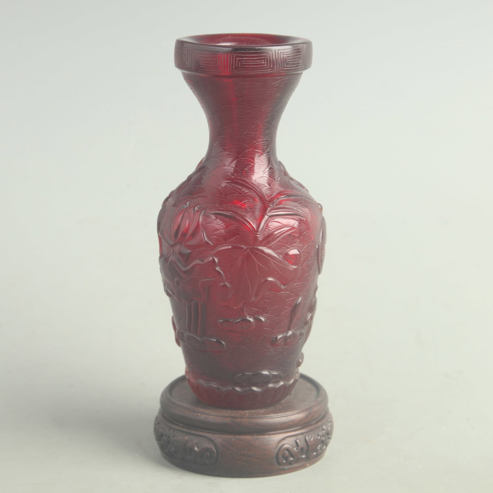 PURPLE GLASS VASE WITH LOTUS AND FISH DESIGN