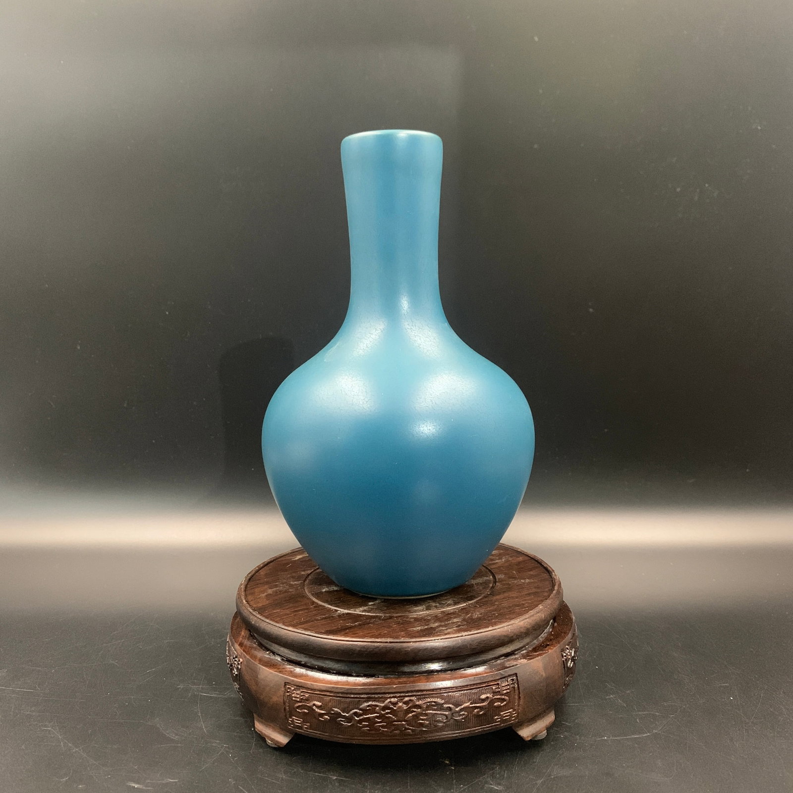 A FINE SKY BLUE COLOR GALZED GALLBLADDER PORCELAIN VASE