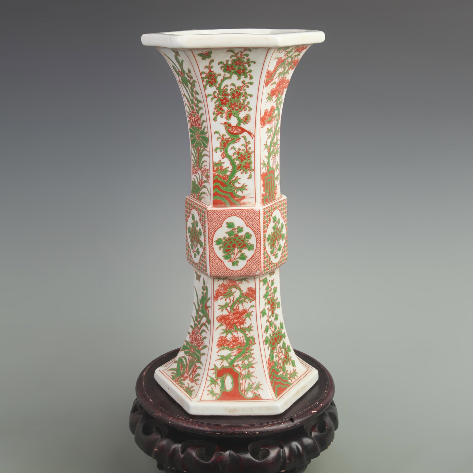 A FAMILLE ROSE FLOWER PATTERN PORCELAIN FLOWER VASE: Qing Dynasty Kang Xi Period; High: 15 inch; Width: 6.3 inch; . Wooden base for display only