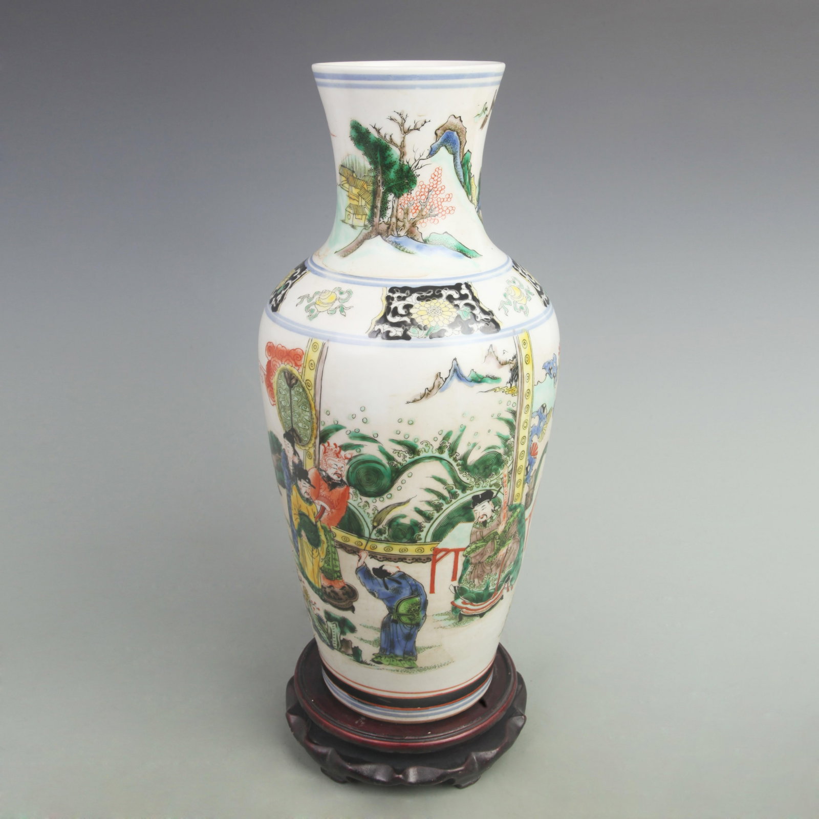 A FINE CHARACTER PATTERN GUAN YIN STYLE PORCELAIN VASE